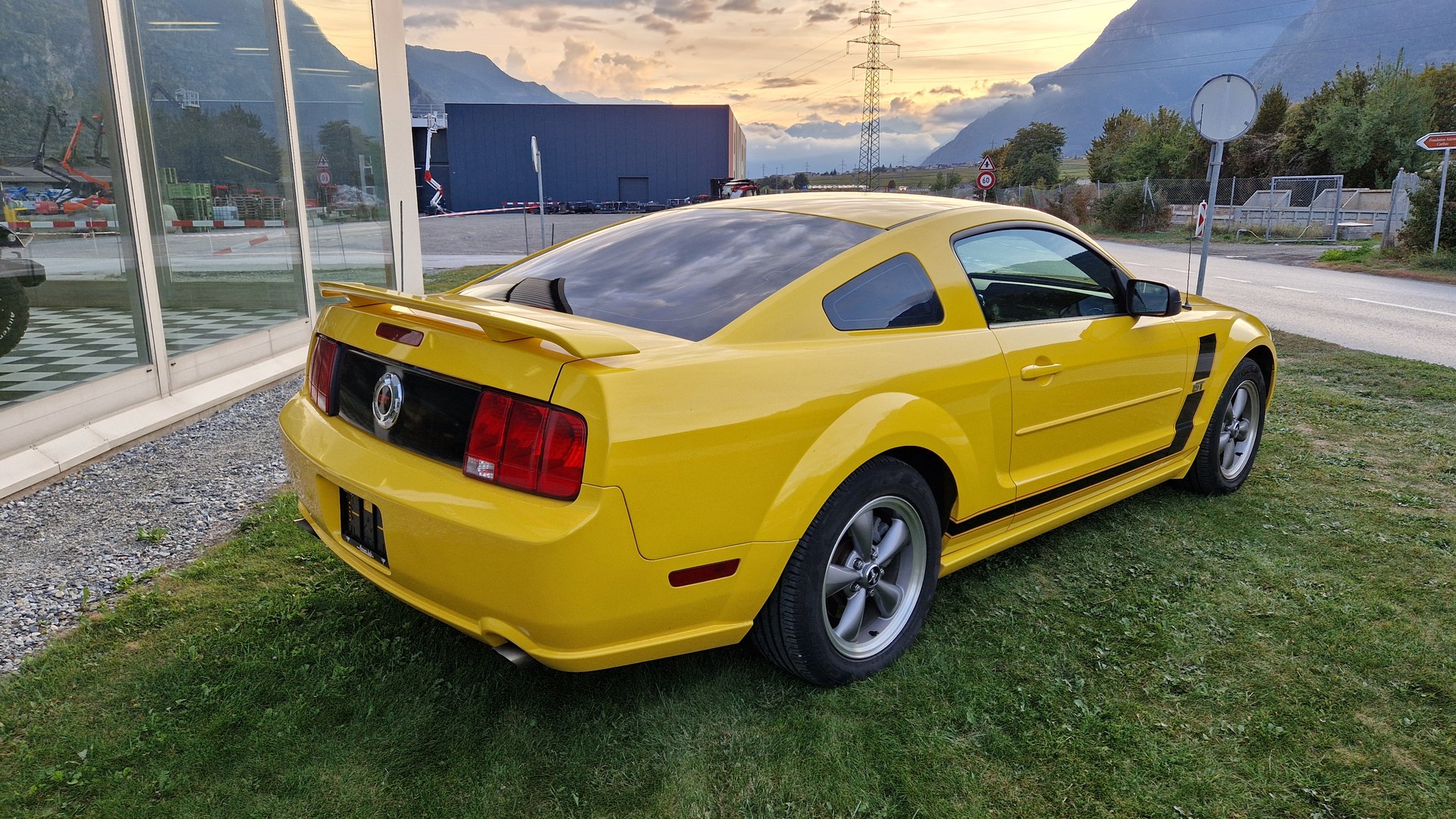 FORD Mustang GT-image-7