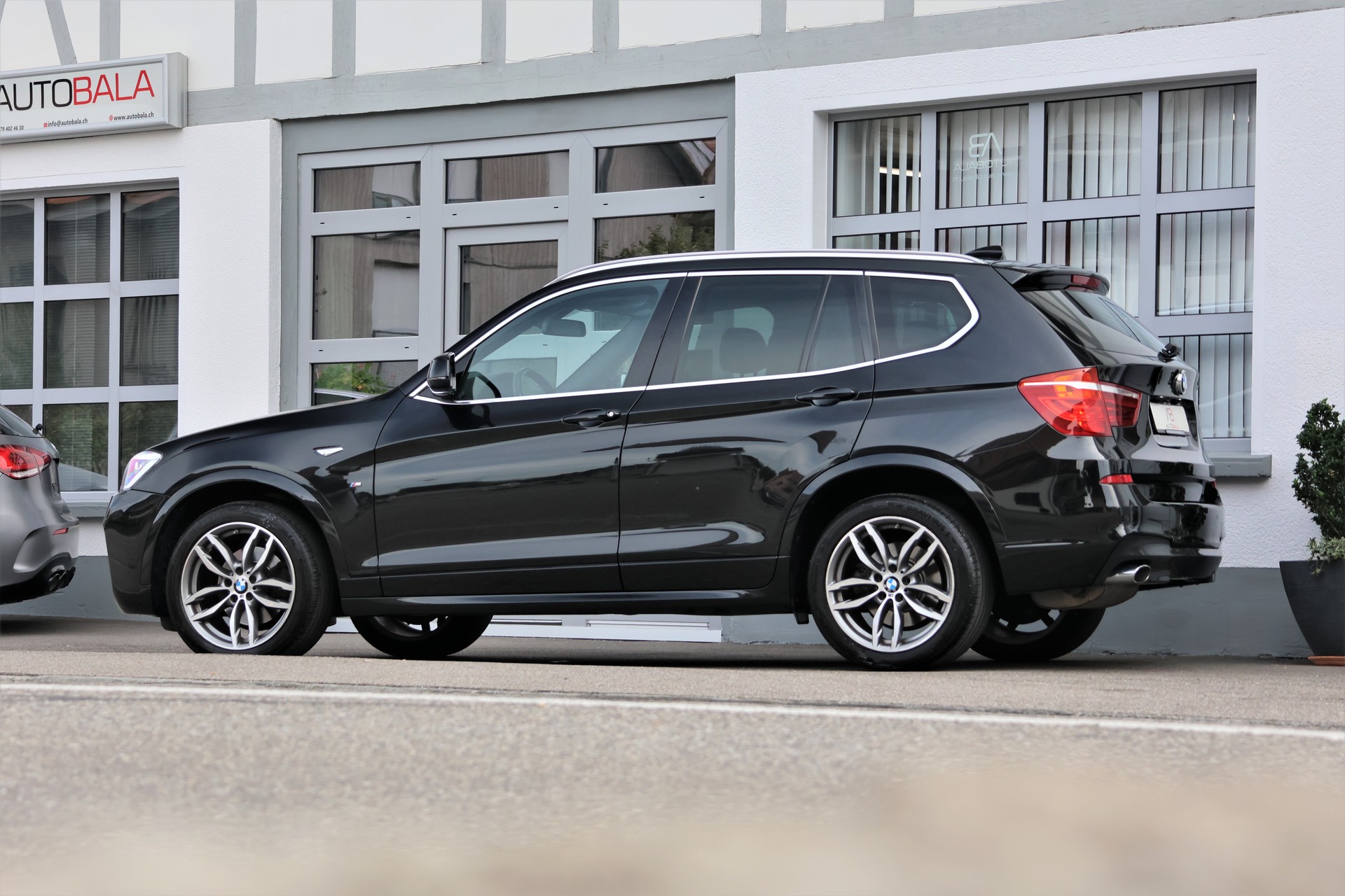 BMW X3 xDrive 20d Steptronic M-Sport (CH)-showroom-element-3