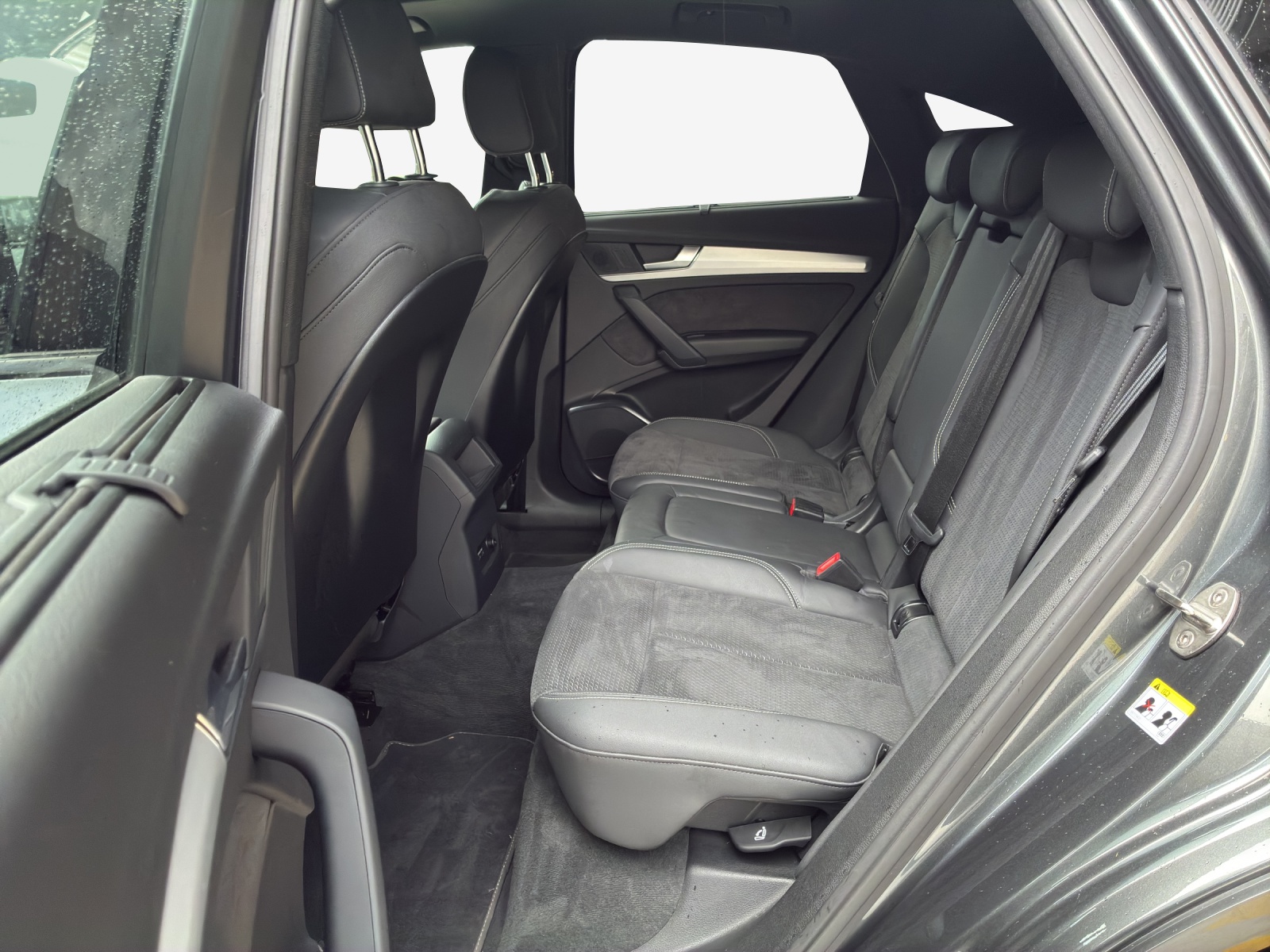 AUDI Q5 Sportback 40 TDI Blackedition quattro S-tronic-image-11