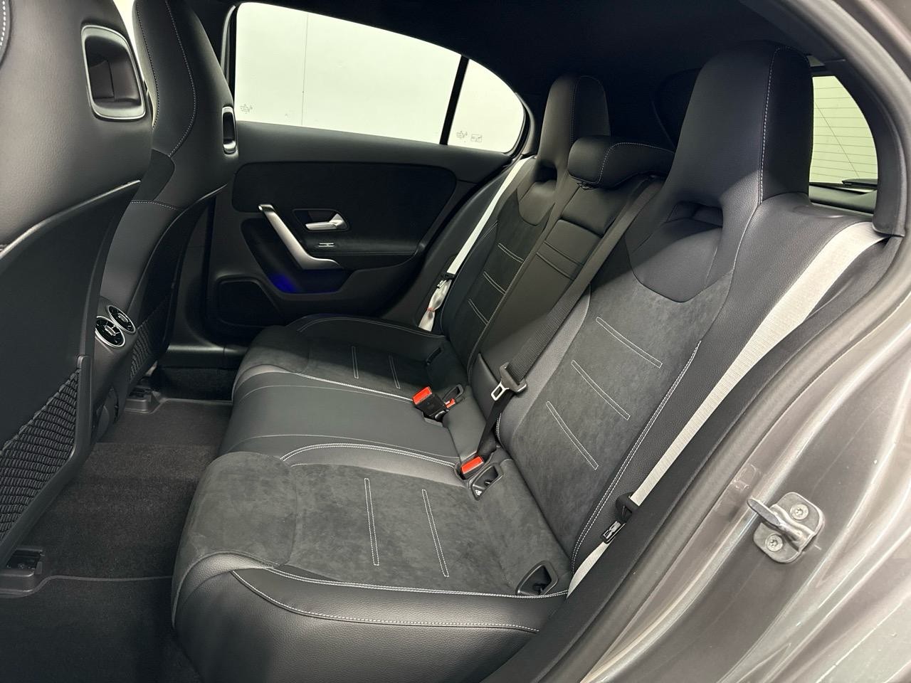 MERCEDES-BENZ A 200 DCT AMG Special Edition-image-9