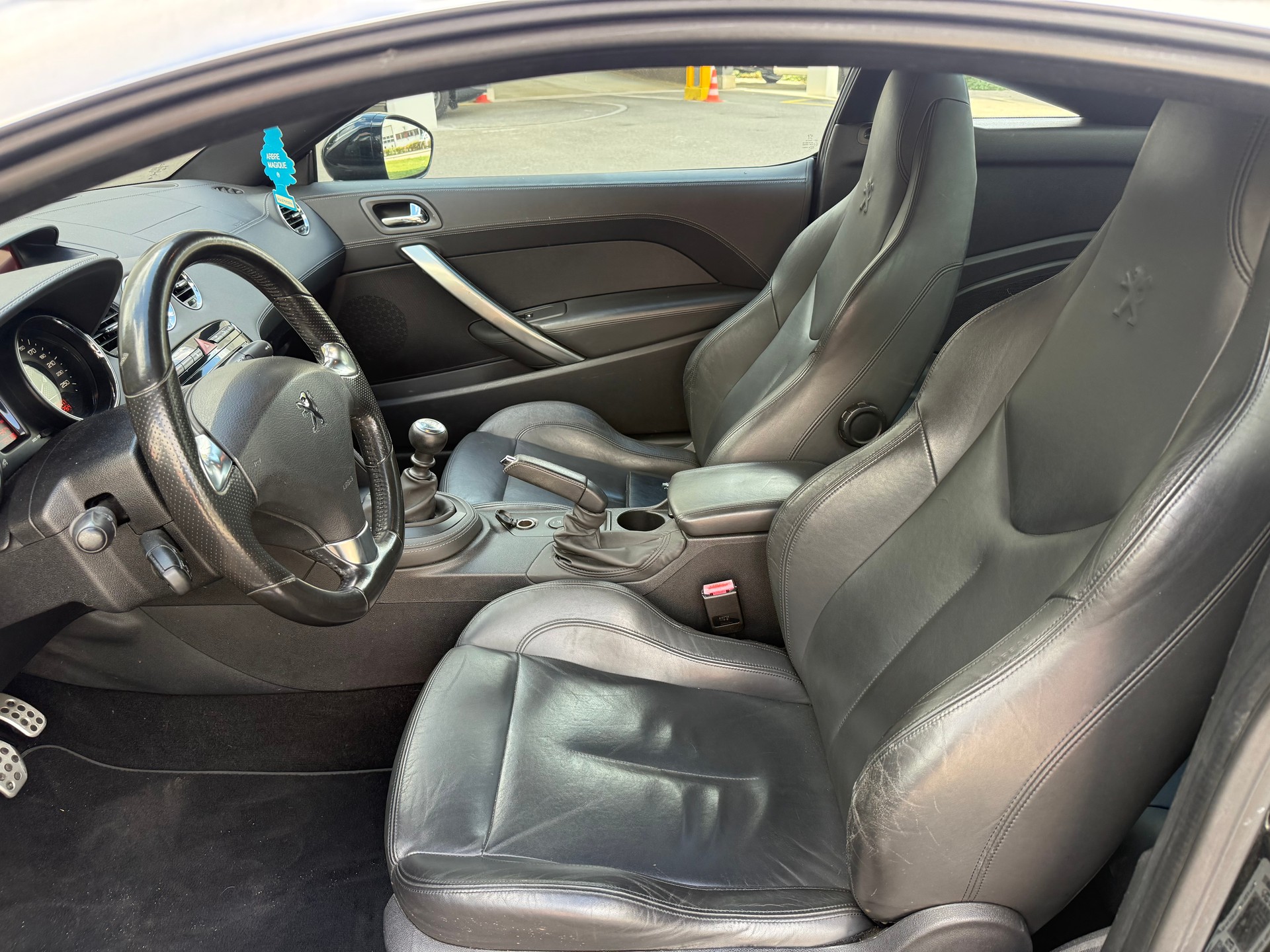 PEUGEOT RCZ 1.6 Turbo Black Yearling-image-5