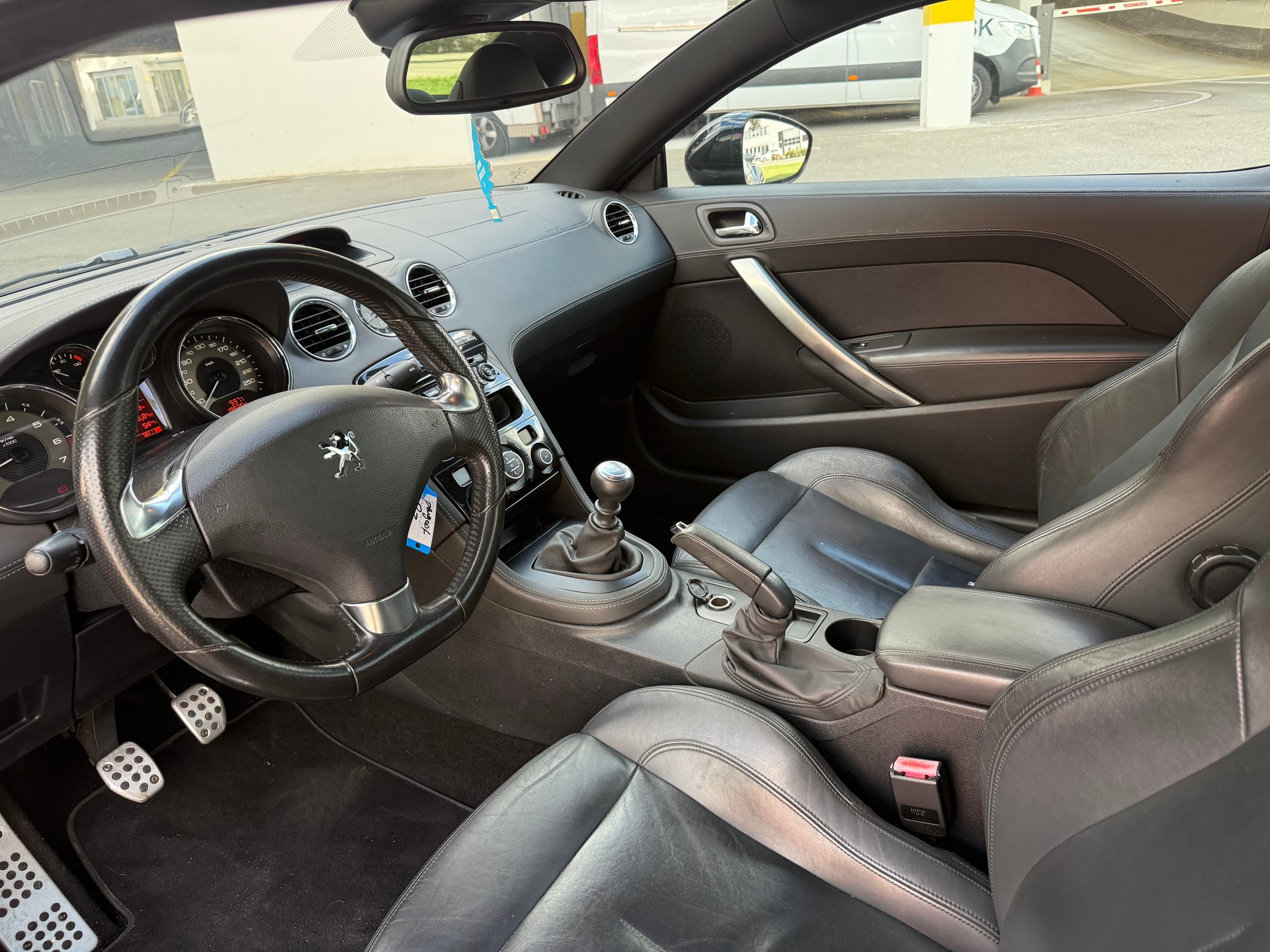 PEUGEOT RCZ 1.6 Turbo Black Yearling-image-6