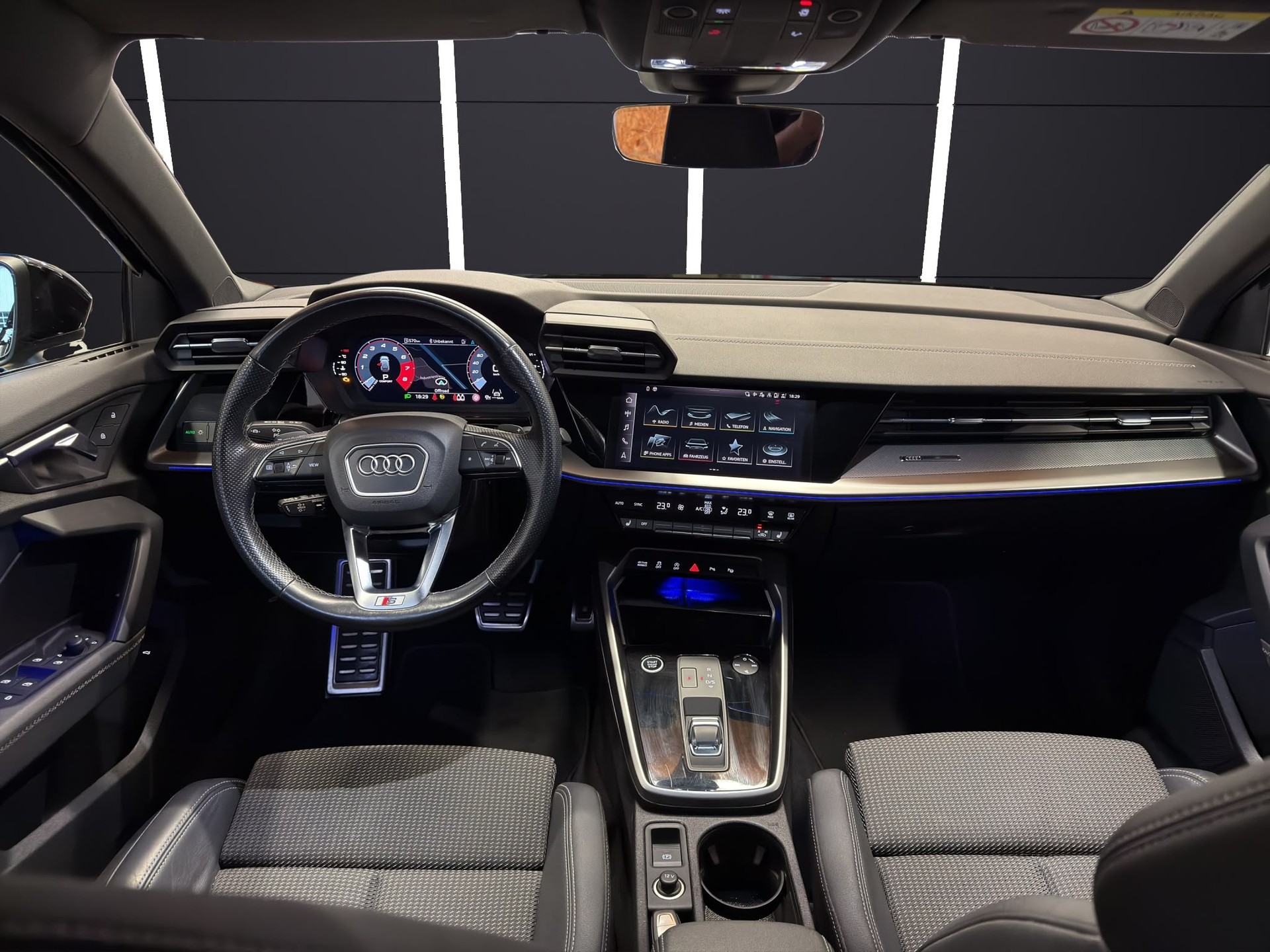 AUDI A3 Sportback 35 TFSI S line S-tronic-image-9