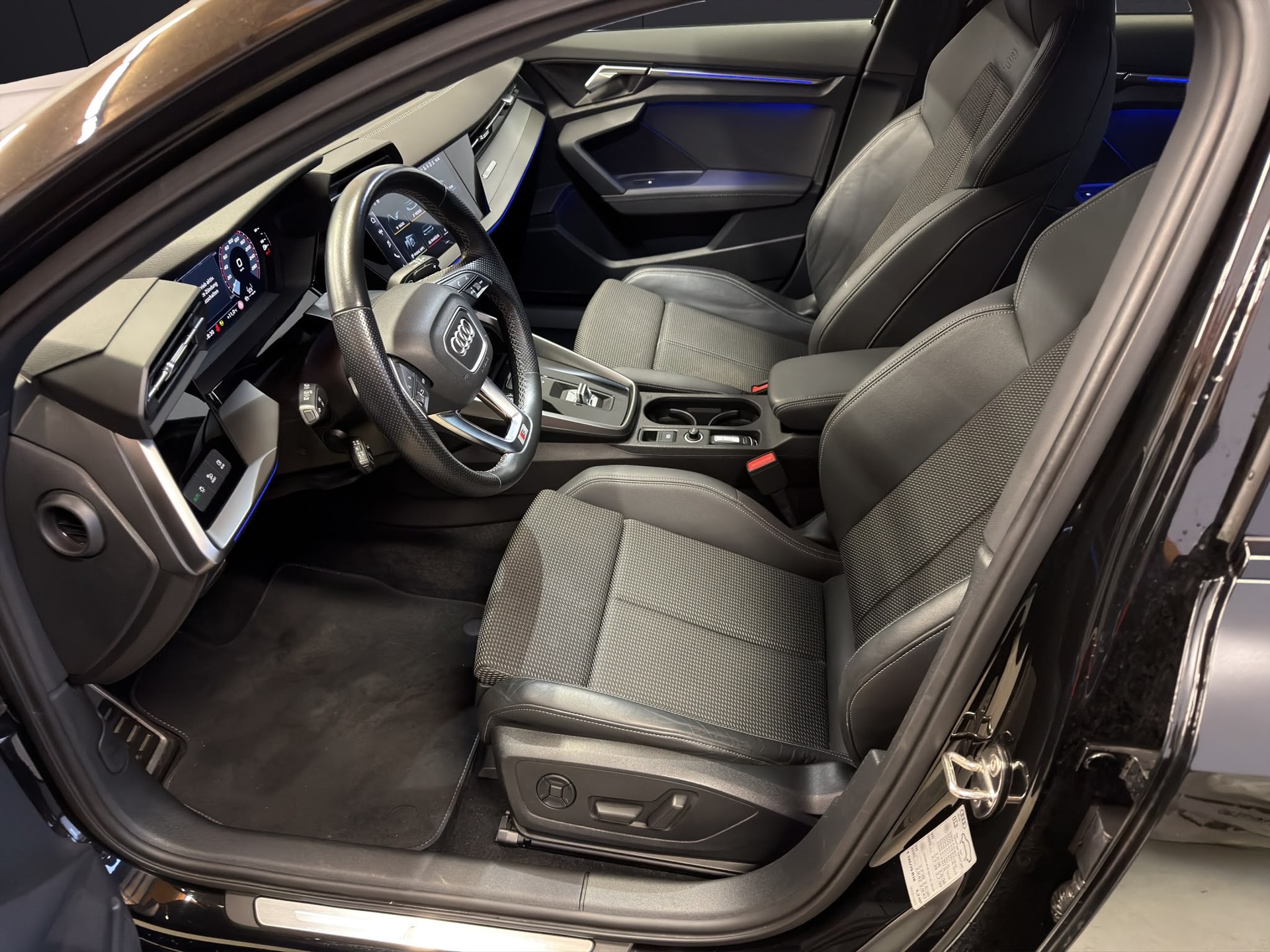AUDI A3 Sportback 35 TFSI S line S-tronic-image-8