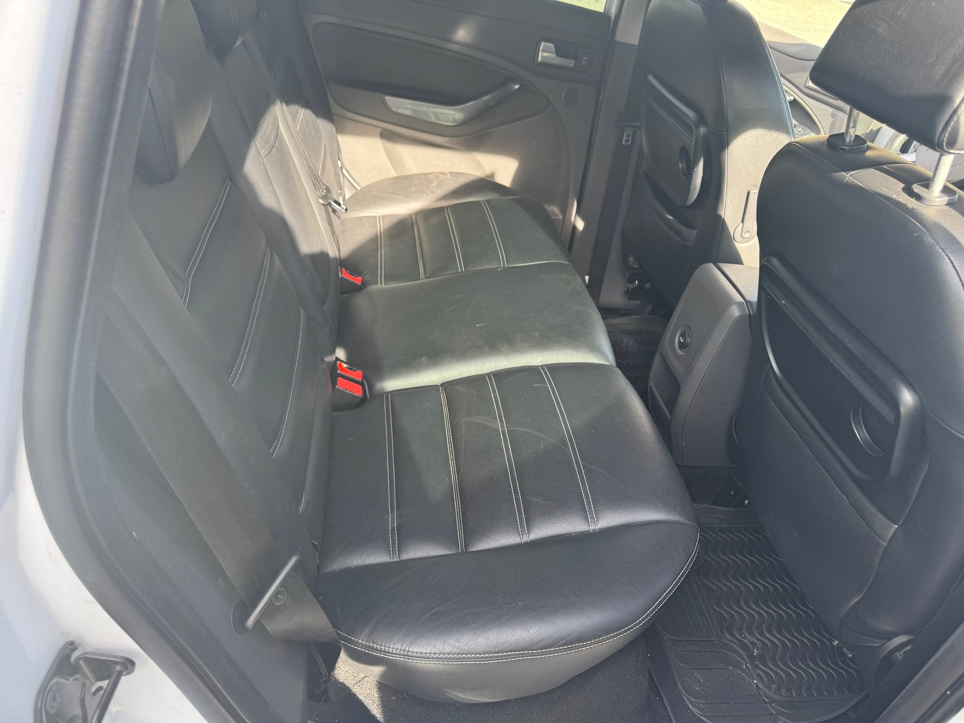 FORD Kuga 2.0 TDCi Titanium 4WD PowerShift-image-4