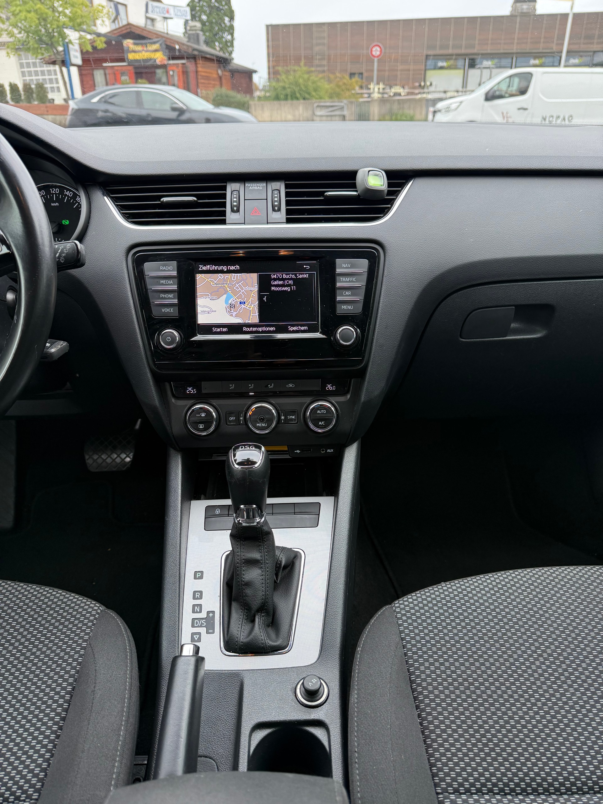 SKODA Octavia Combi 1.6 TDI Ambition DSG-image-7