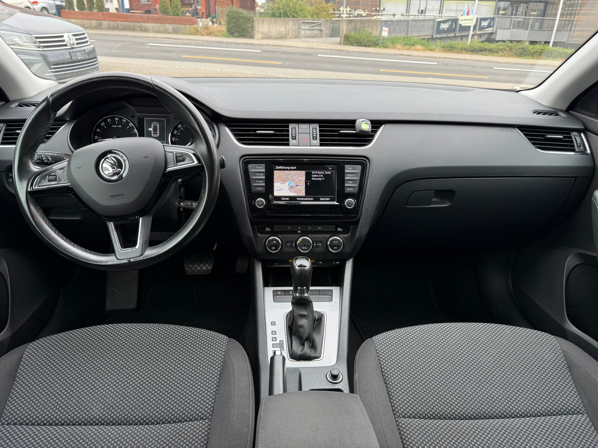 SKODA Octavia Combi 1.6 TDI Ambition DSG-image-6