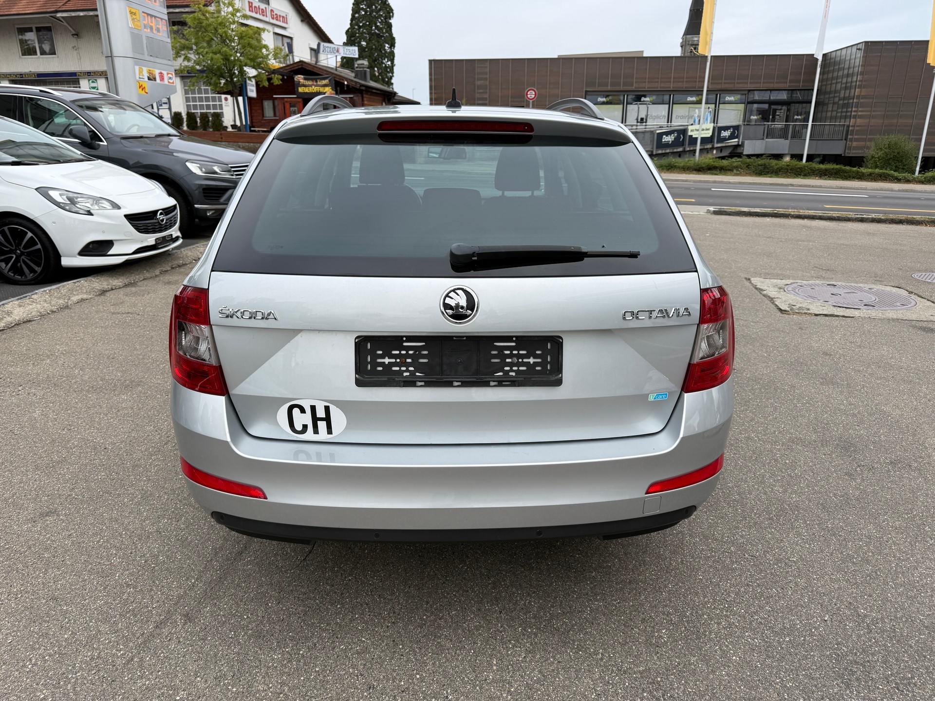 SKODA Octavia Combi 1.6 TDI Ambition DSG-image-3