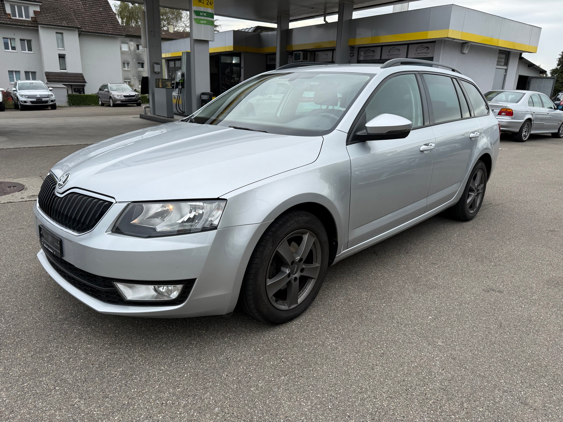 SKODA Octavia Combi 1.6 TDI Ambition DSG-image-0