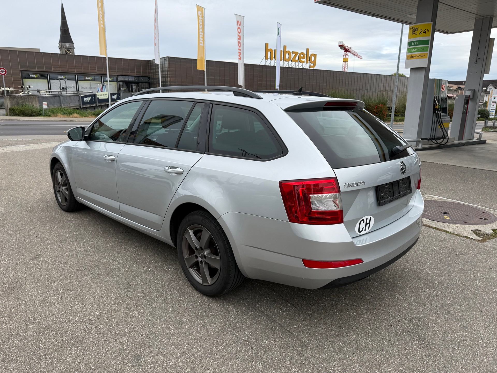 SKODA Octavia Combi 1.6 TDI Ambition DSG-image-4