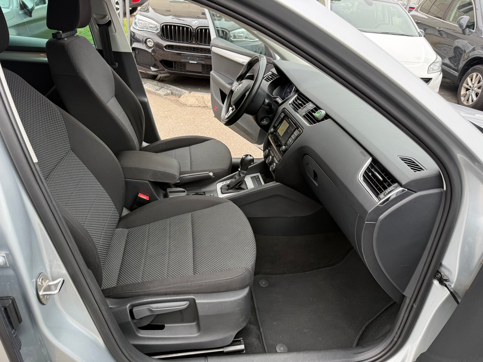 SKODA Octavia Combi 1.6 TDI Ambition DSG-image-9