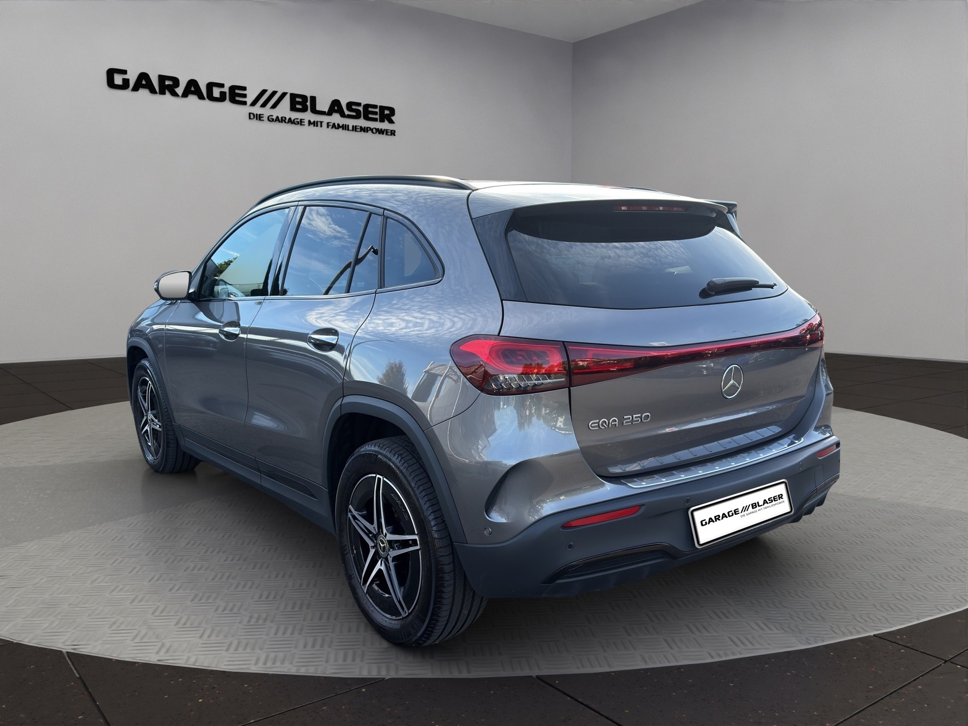 MERCEDES-BENZ EQA 250 AMG Line-image-2