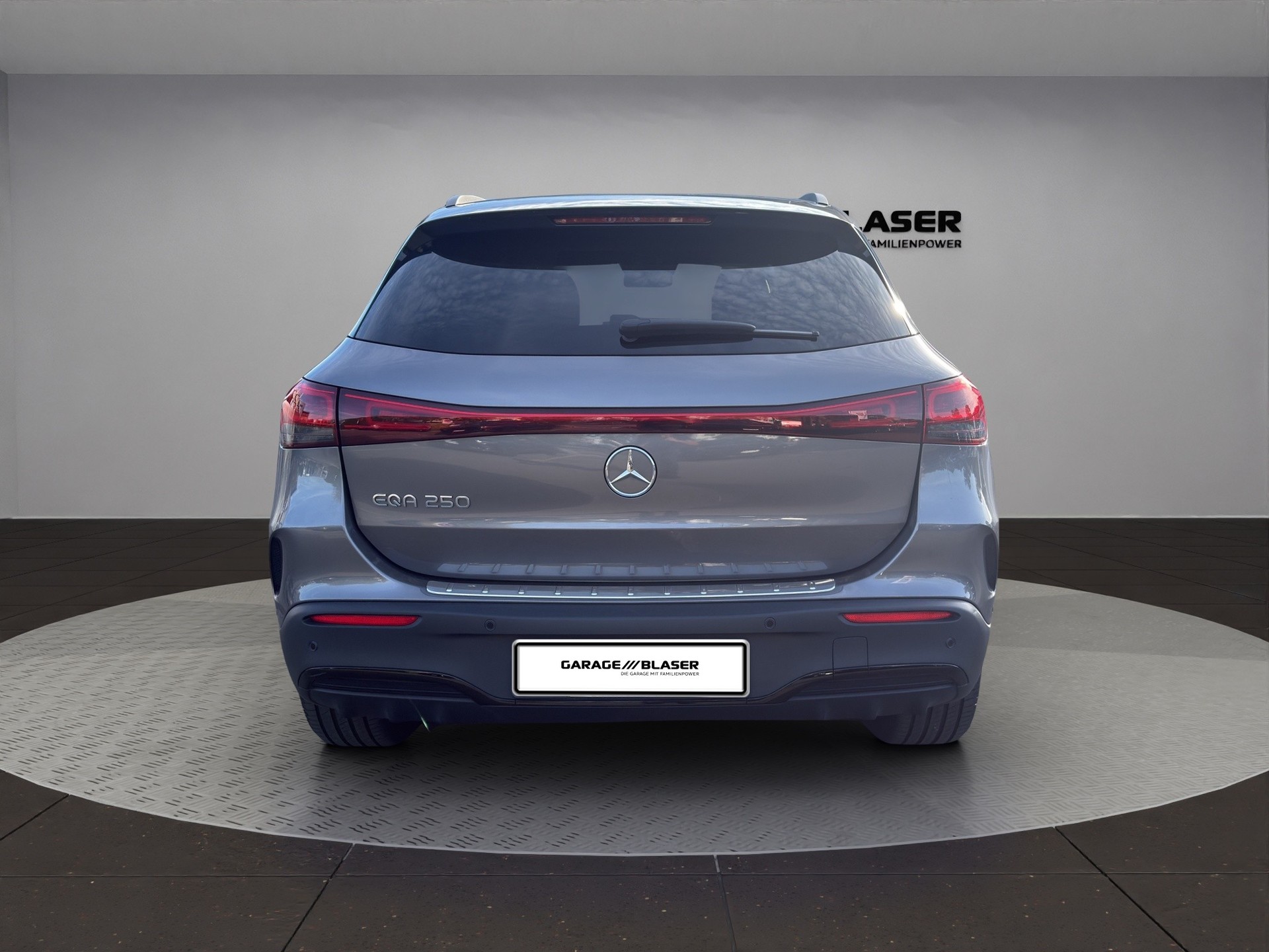 MERCEDES-BENZ EQA 250 AMG Line-image-3