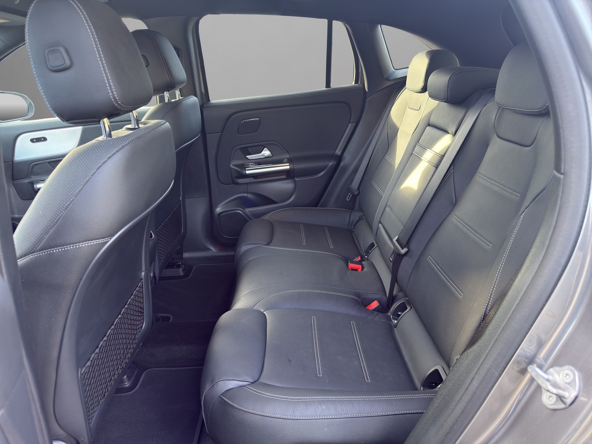 MERCEDES-BENZ EQA 250 AMG Line-image-5