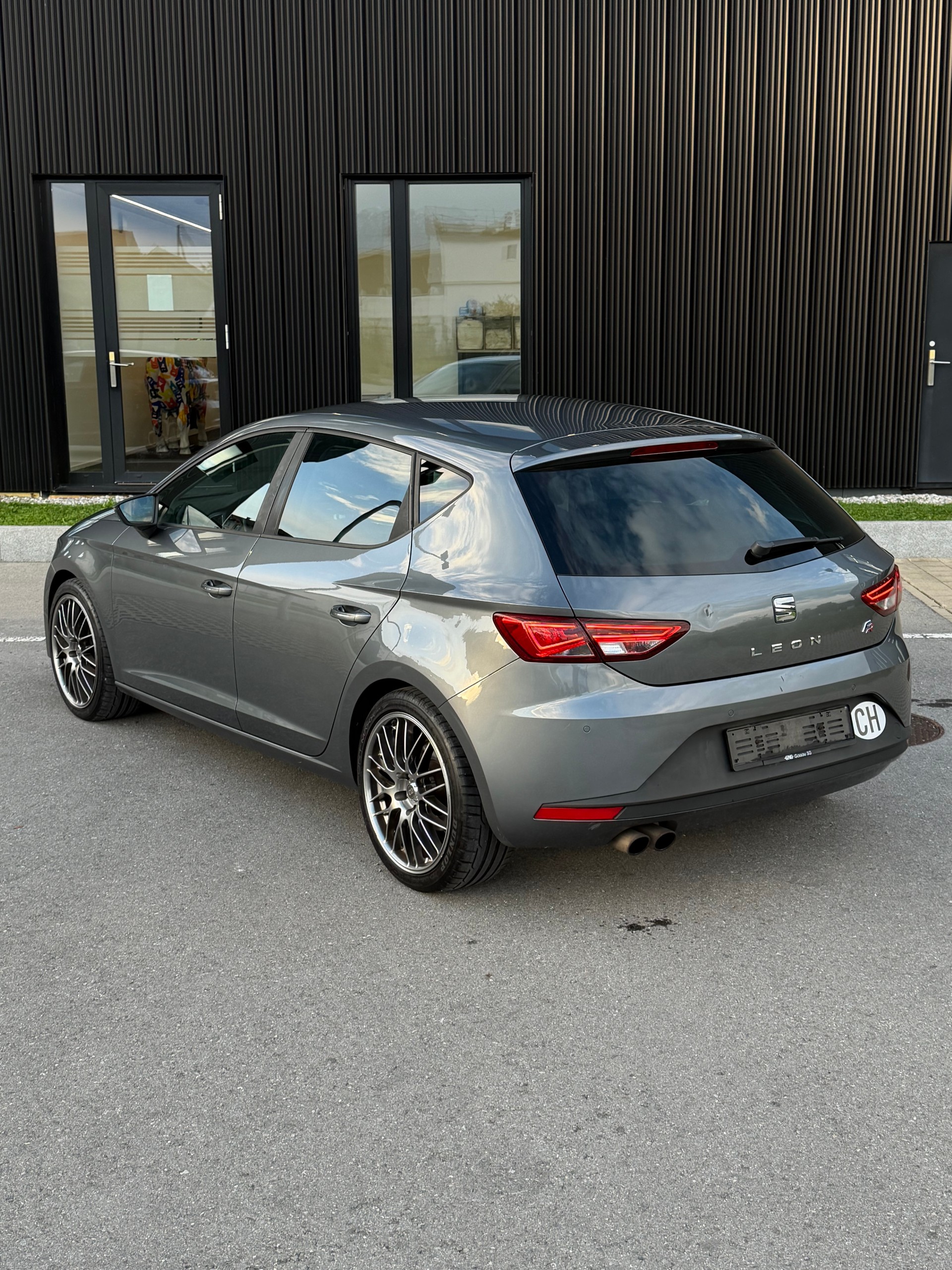 SEAT Leon 1.8 TSI FR-image-8