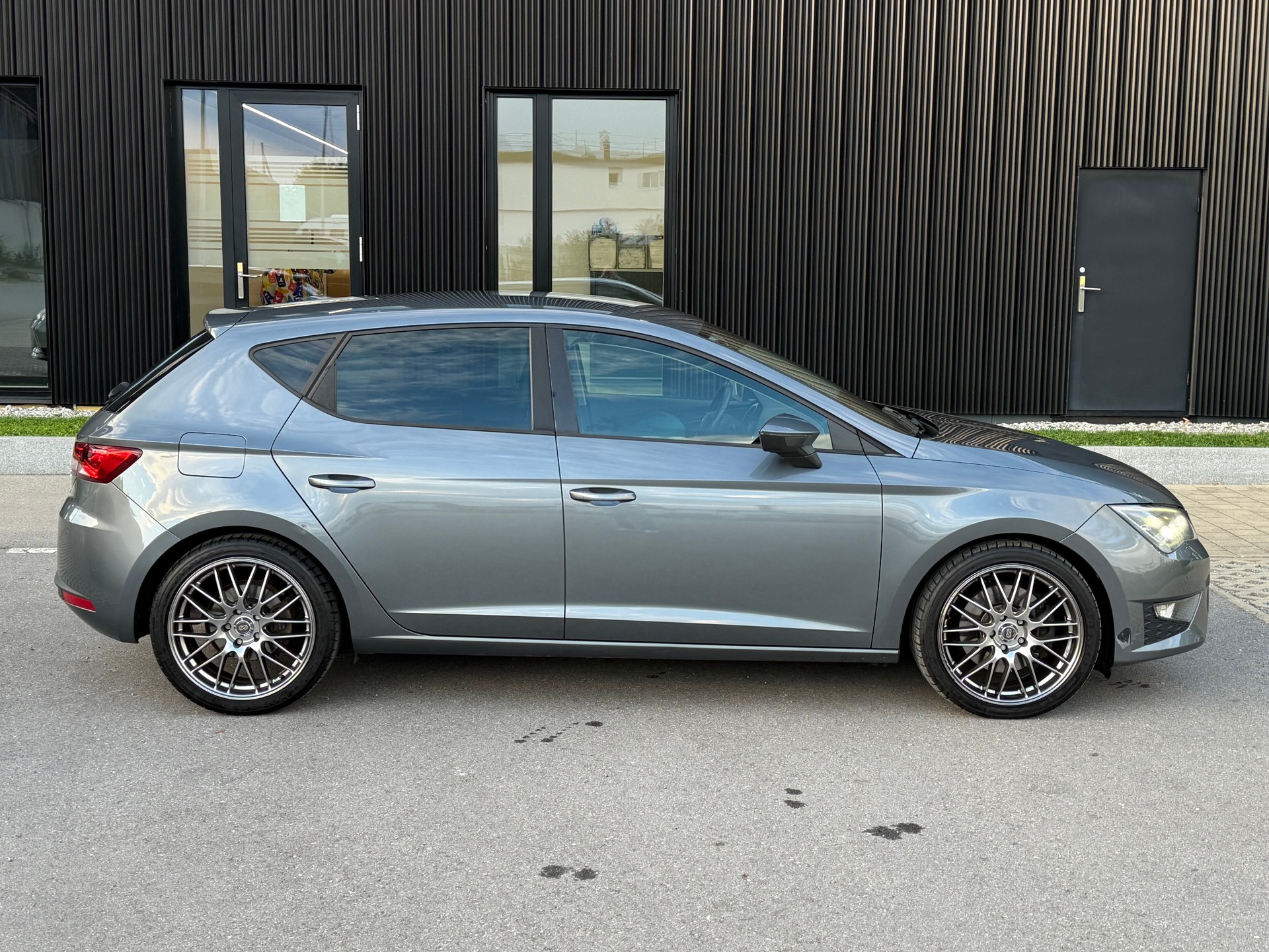 SEAT Leon 1.8 TSI FR-image-4