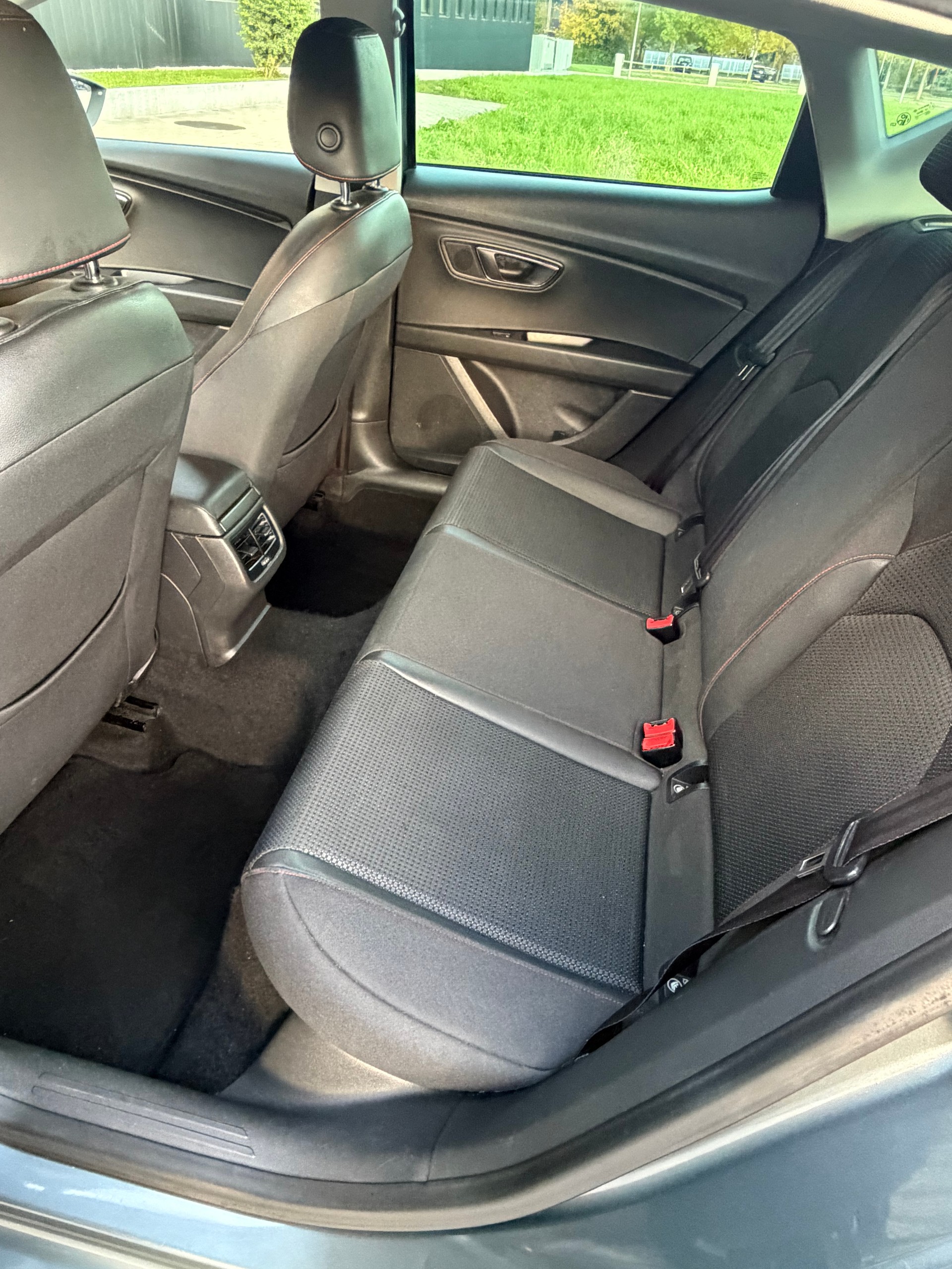 SEAT Leon 1.8 TSI FR-image-10