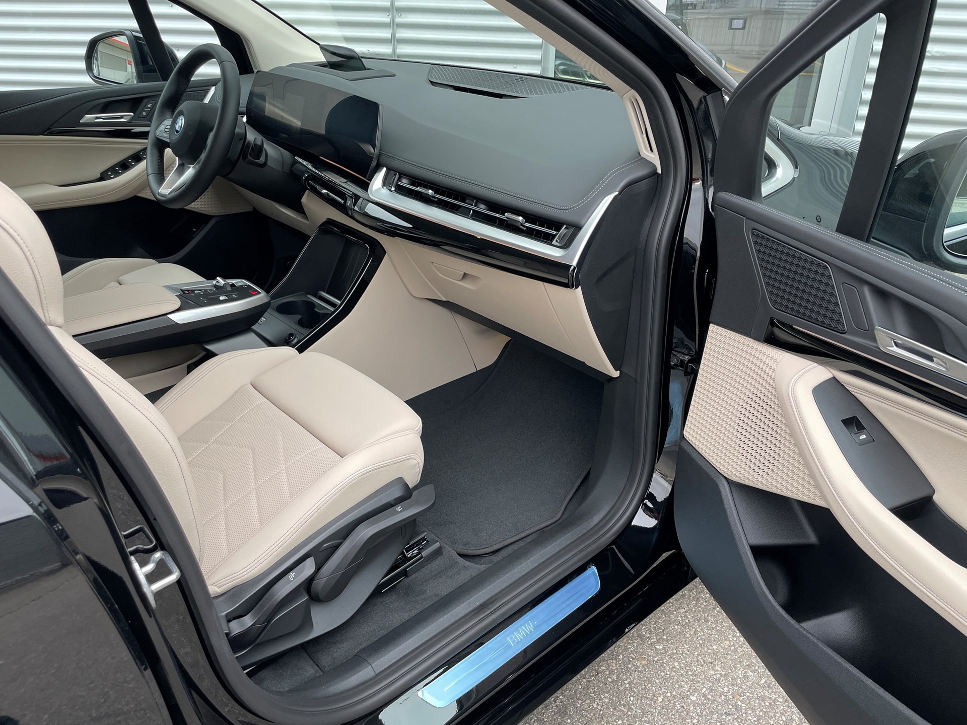 BMW 225e xDrive Active Tourer Luxury Line-image-2