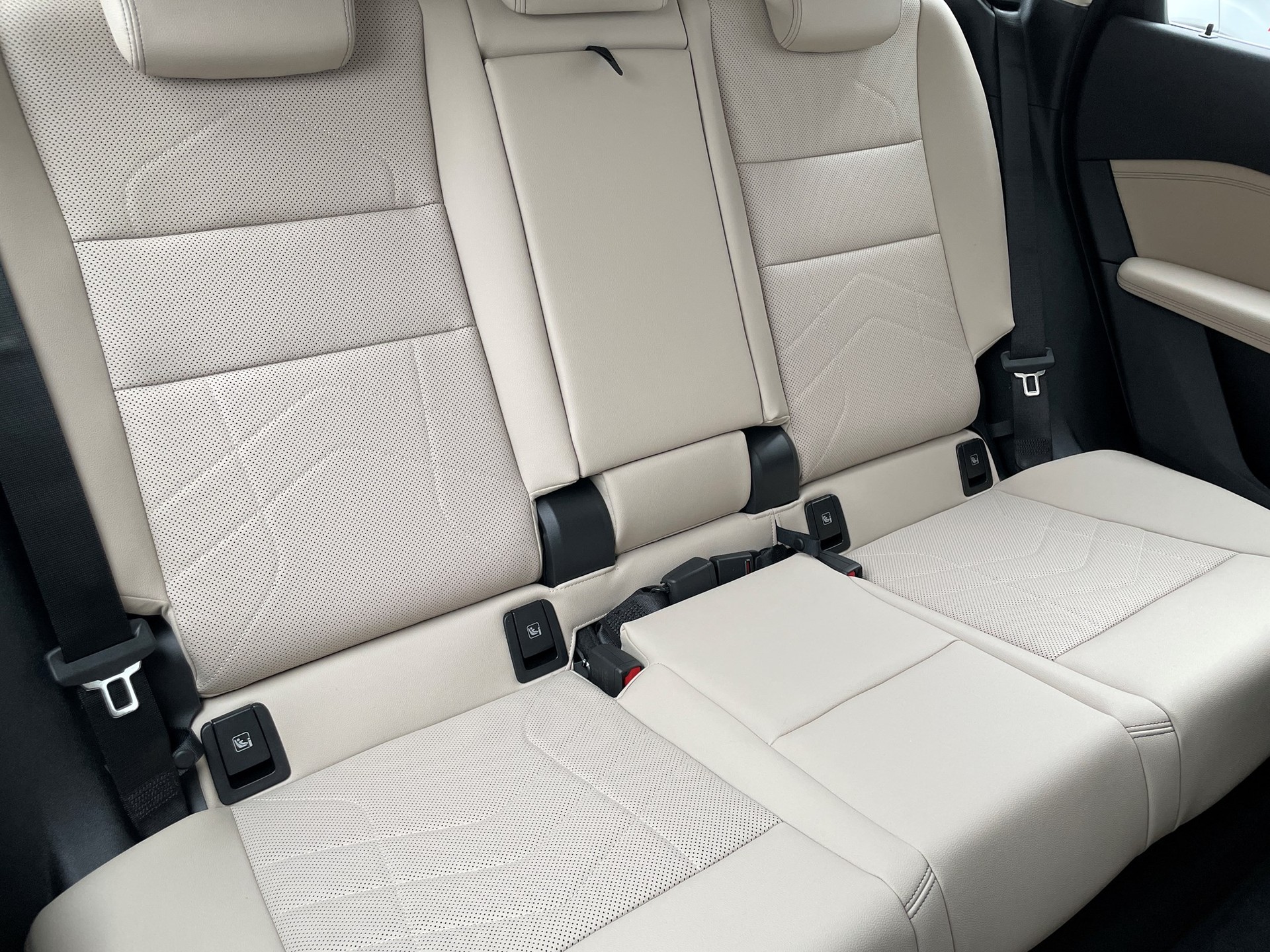 BMW 225e xDrive Active Tourer Luxury Line-image-4