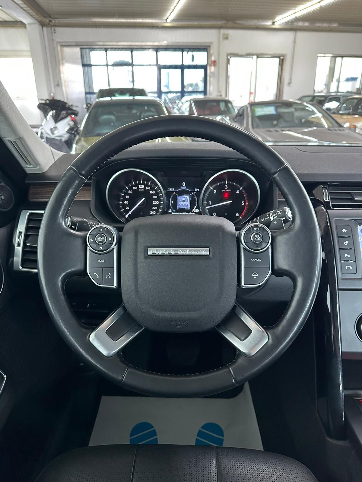 LAND ROVER Discovery 3.0 TD6 HSE Automatic-image-14