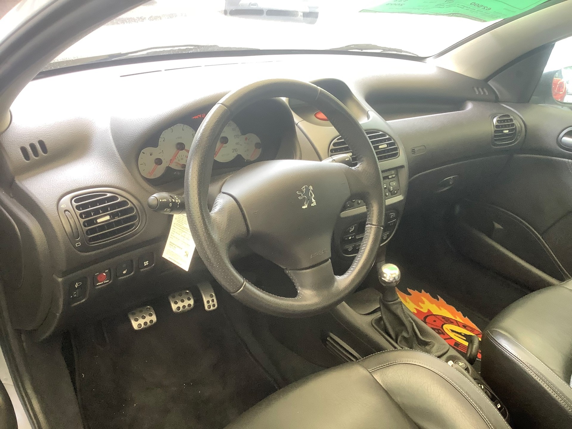 PEUGEOT 206 CC 1.6 16V Black & Silver Edition-image-9