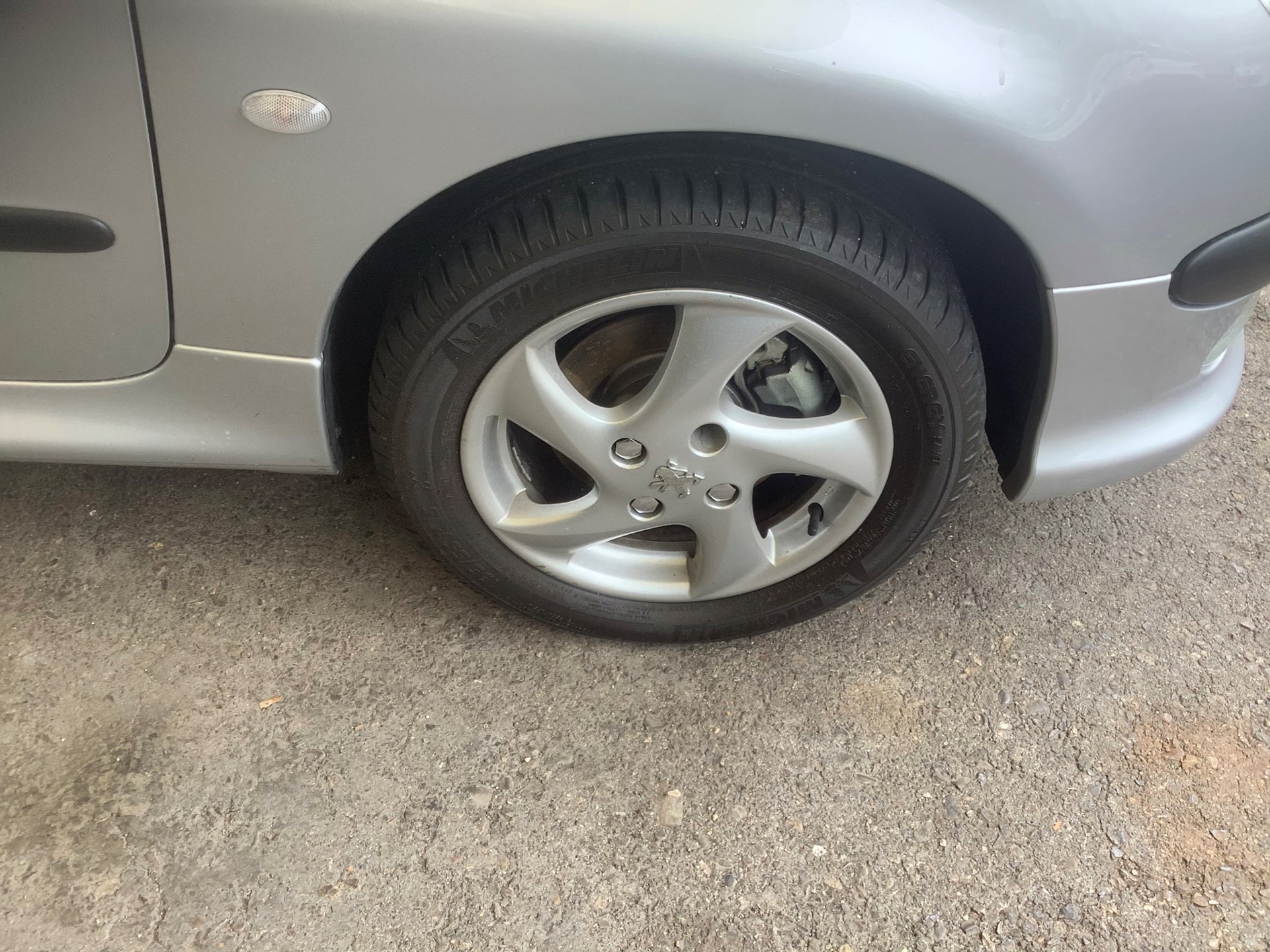PEUGEOT 206 CC 1.6 16V Black & Silver Edition-image-11