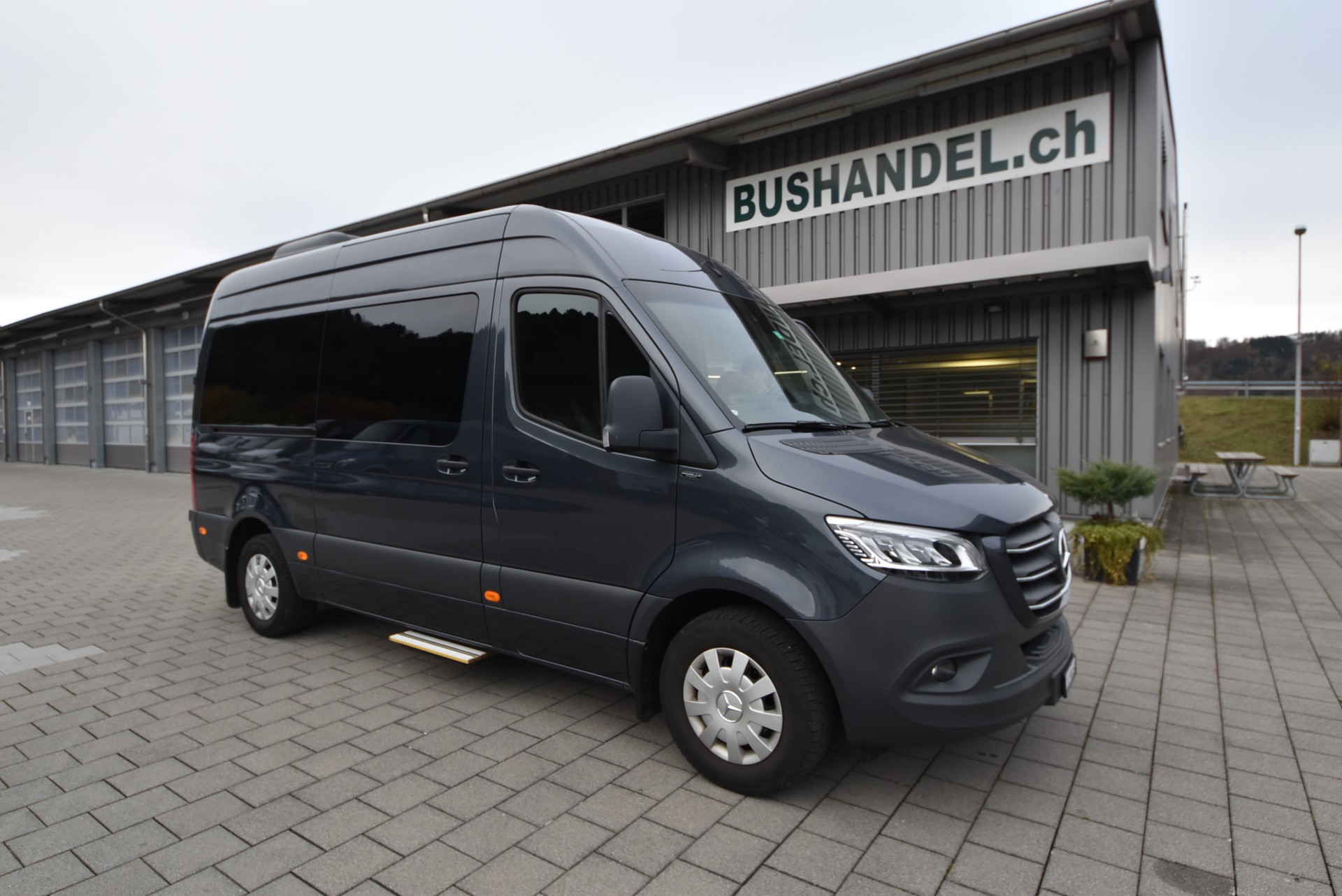 MERCEDES-BENZ Sprinter 317 CDI VIP Kleinbus-image-0