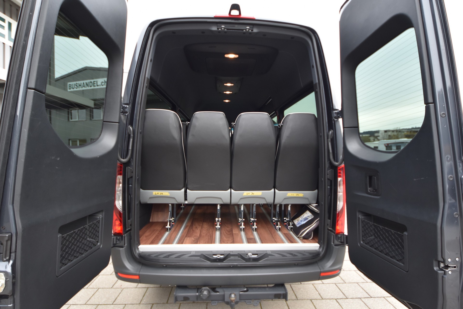 MERCEDES-BENZ Sprinter 317 CDI VIP Kleinbus-image-14