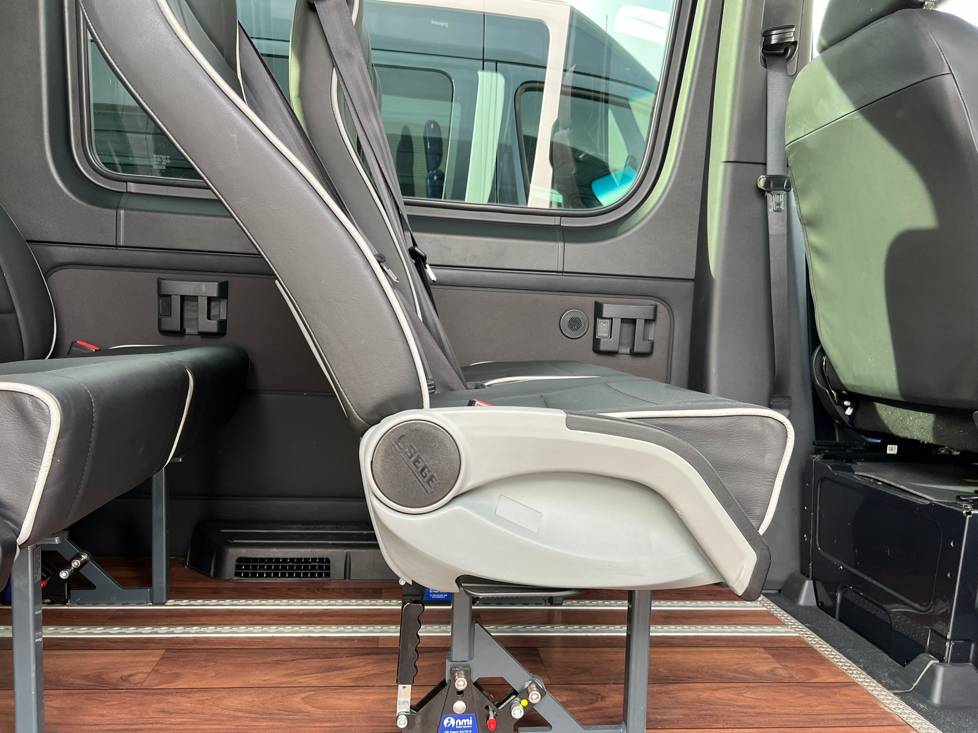MERCEDES-BENZ Sprinter 317 CDI VIP Kleinbus-image-11