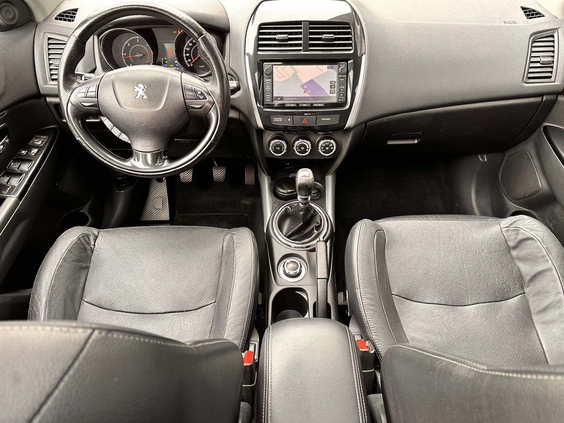 PEUGEOT 4008 1.8 HDi Allure S/S-image-6