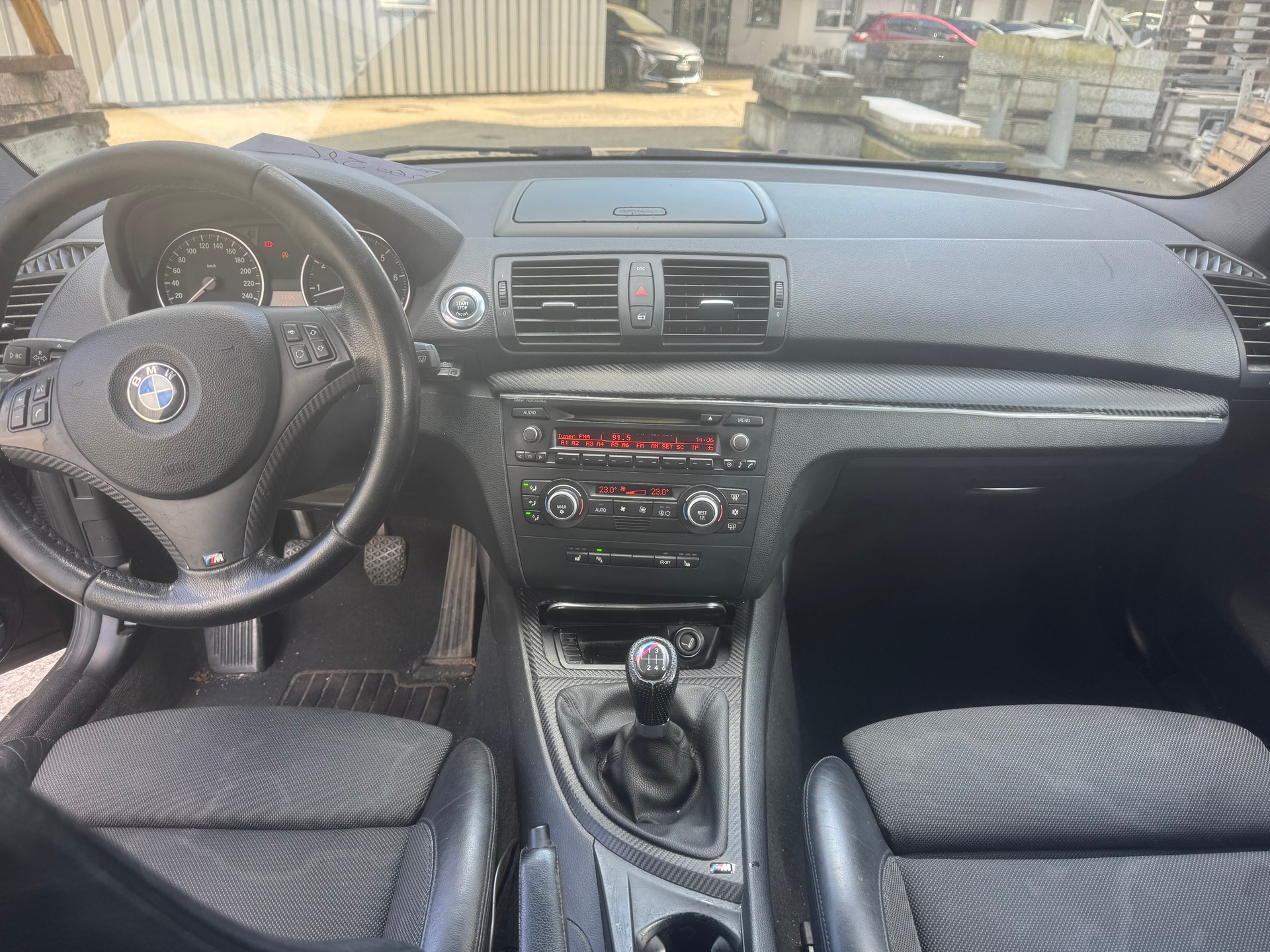 BMW 120i-image-11