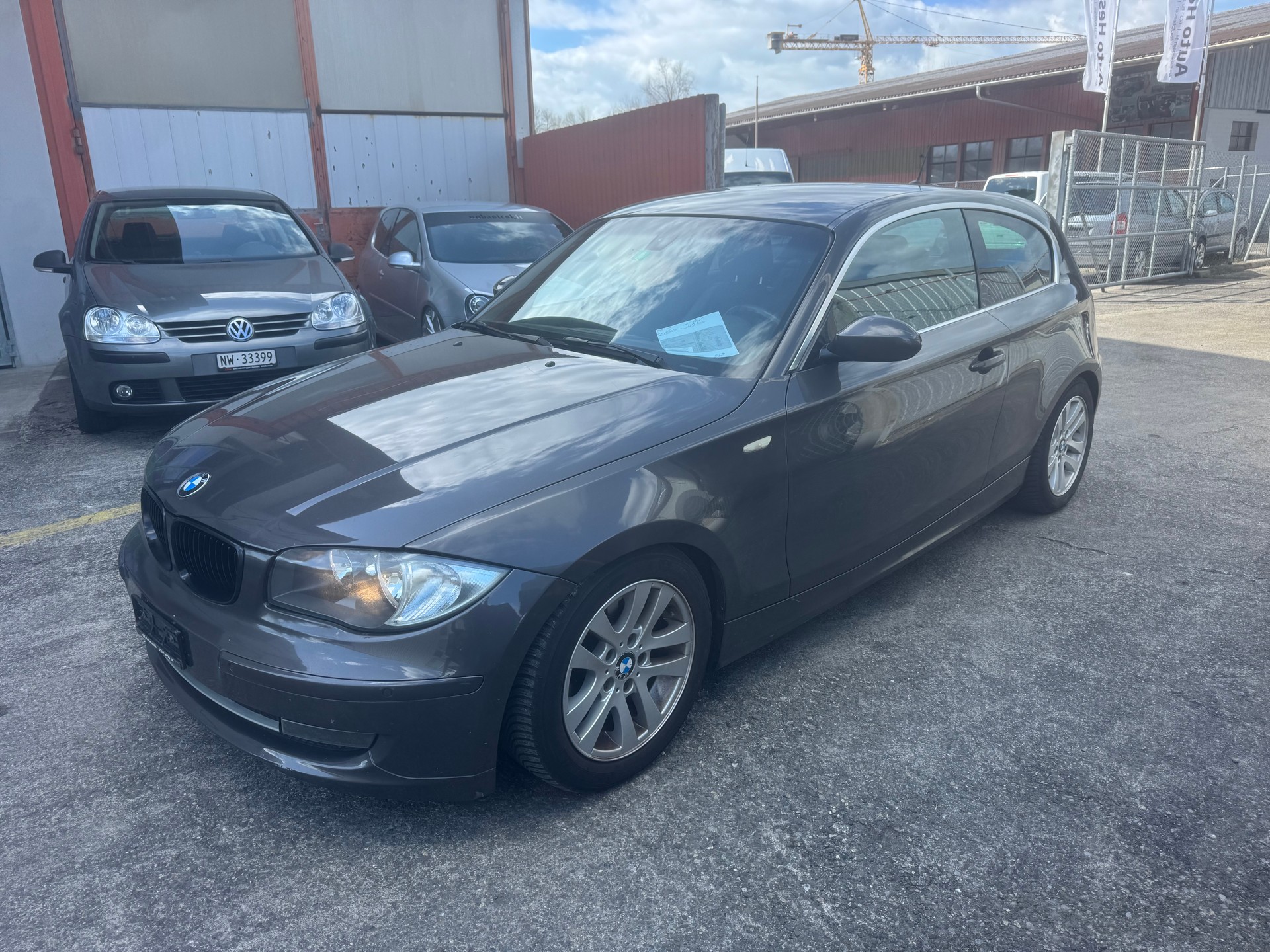 BMW 120i-image-2
