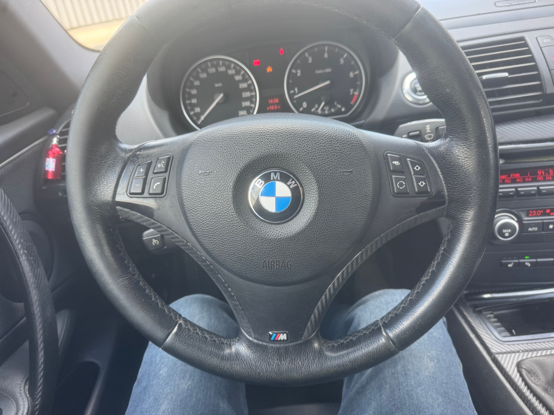 BMW 120i-image-10