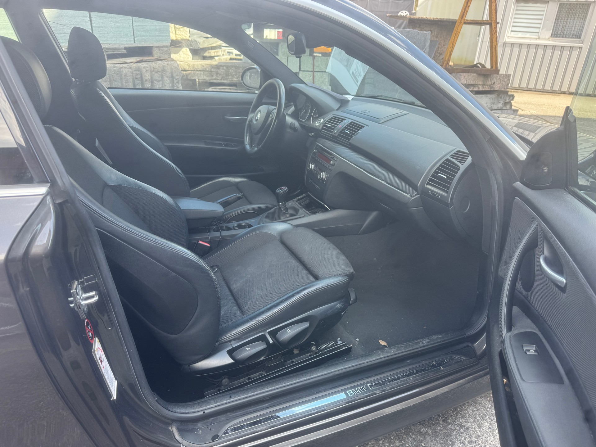 BMW 120i-image-6