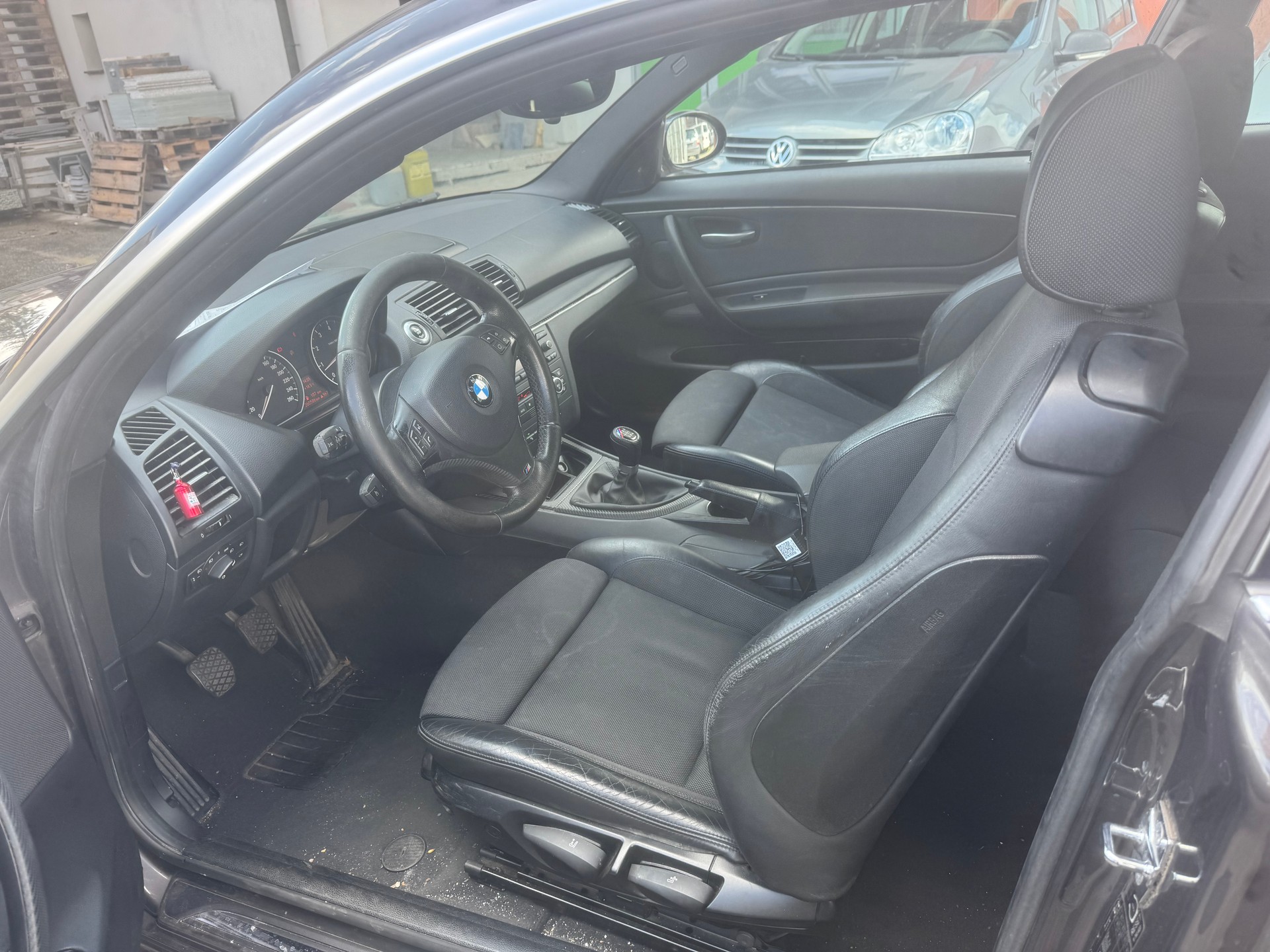 BMW 120i-image-7
