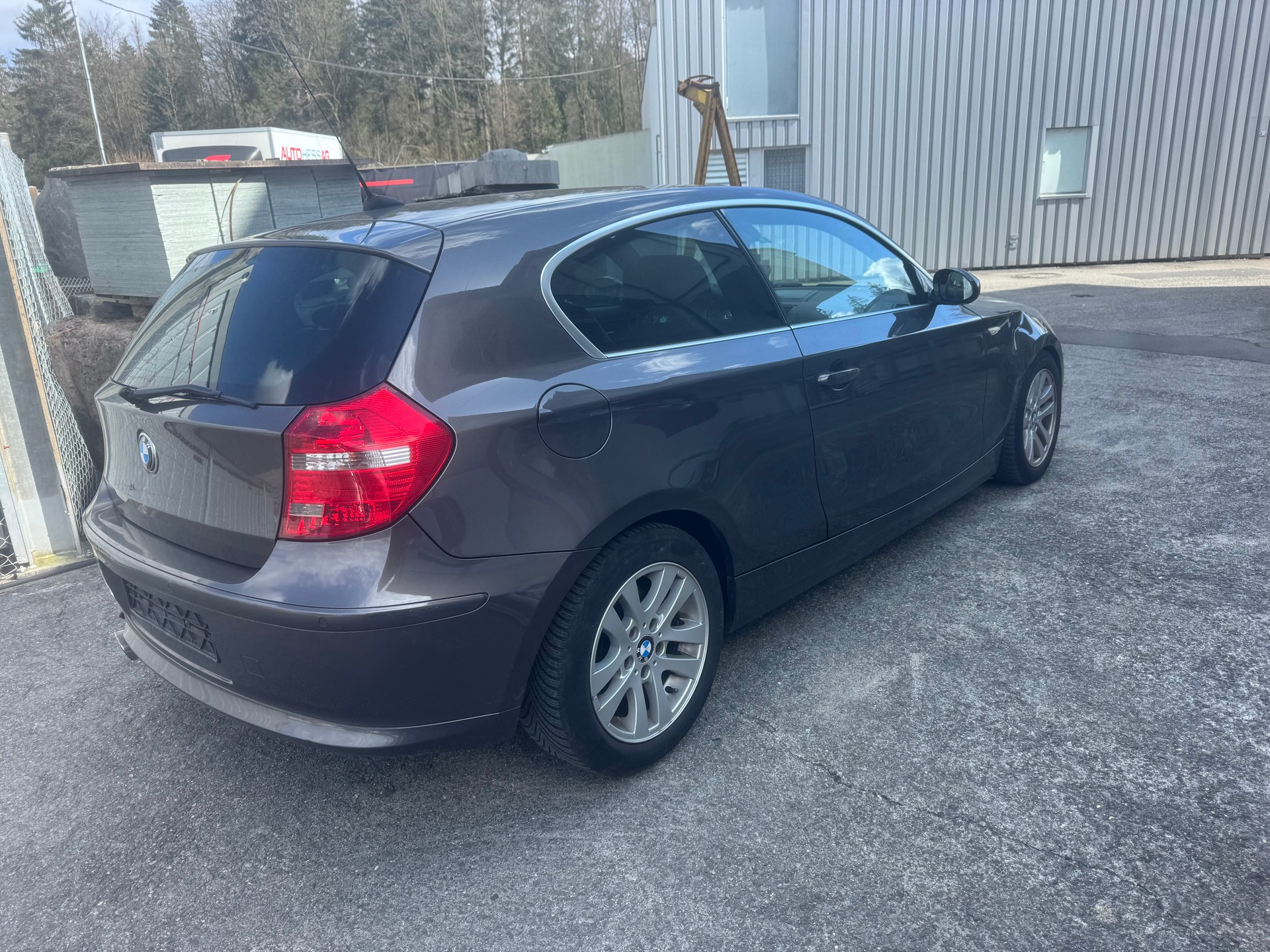 BMW 120i-image-4