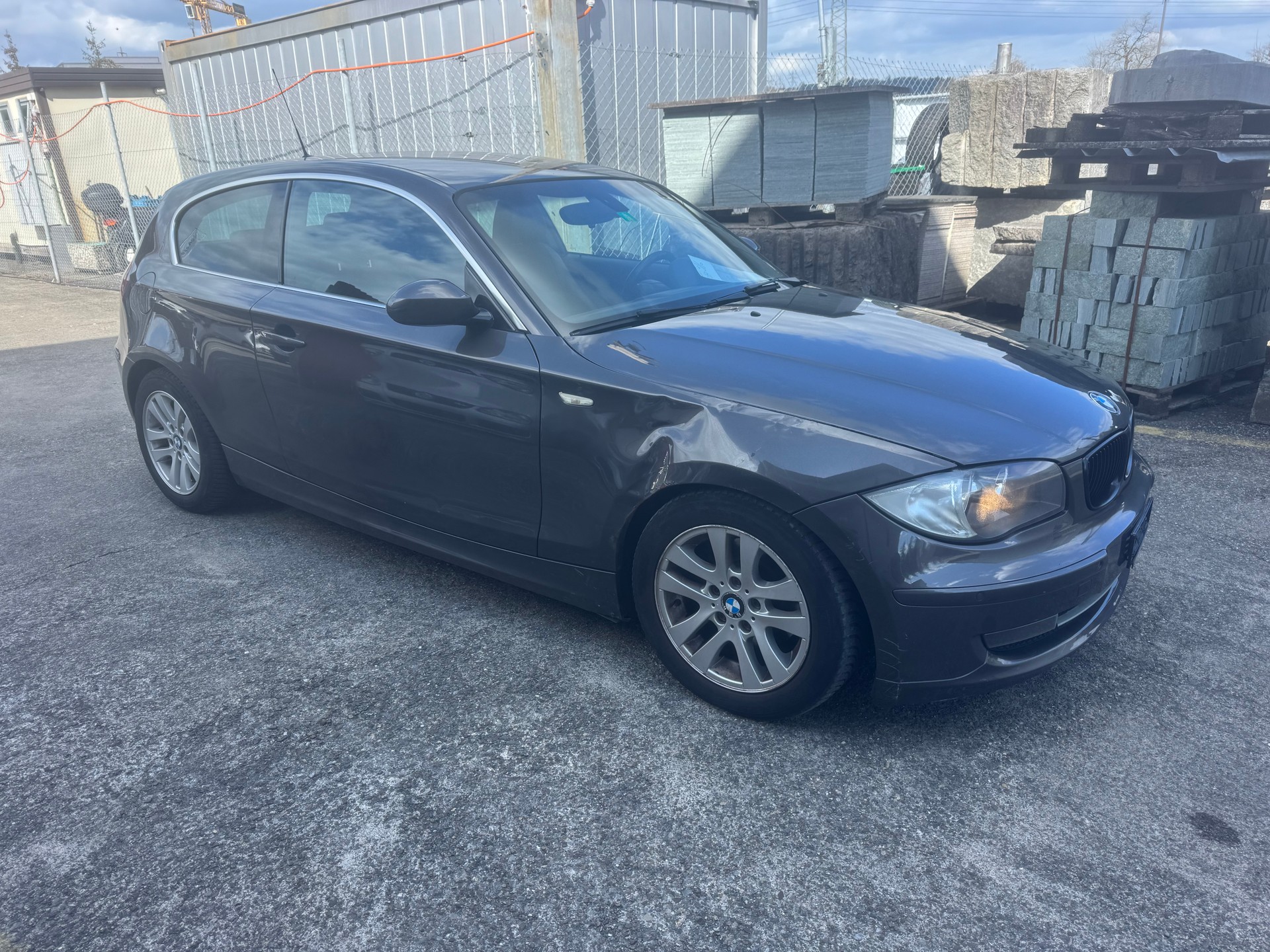 BMW 120i-image-3