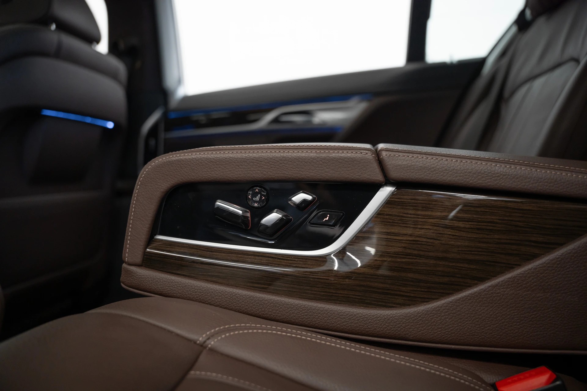 BMW 730Ld xDrive Steptronic-image-16
