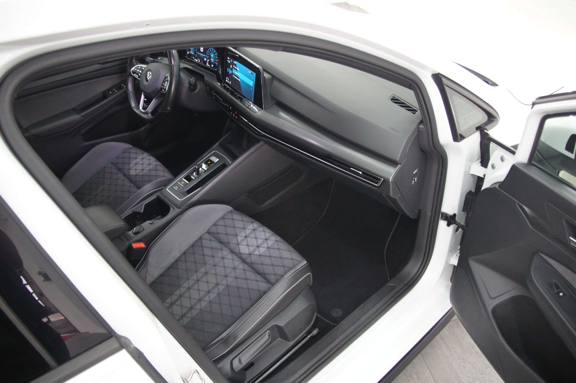 VW Golf 2.0 TDI R-line DSG-image-12