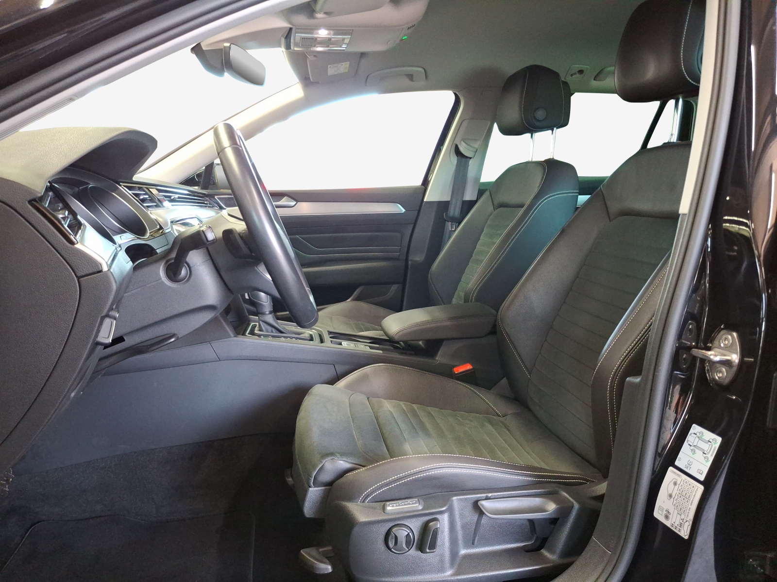 VW Passat 2.0 TDI BMT Elegance 4Motion DSG-image-7