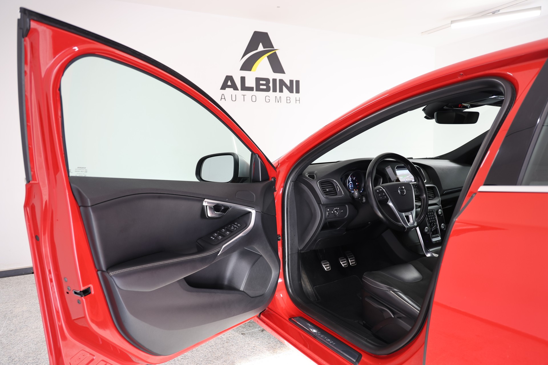 VOLVO V40 D3 R-Design-image-4