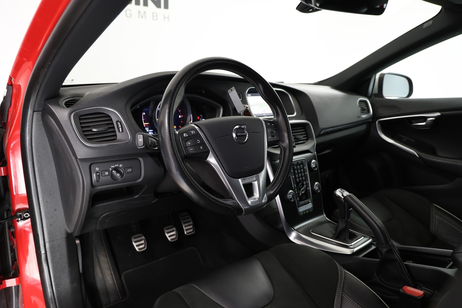 VOLVO V40 D3 R-Design-image-7