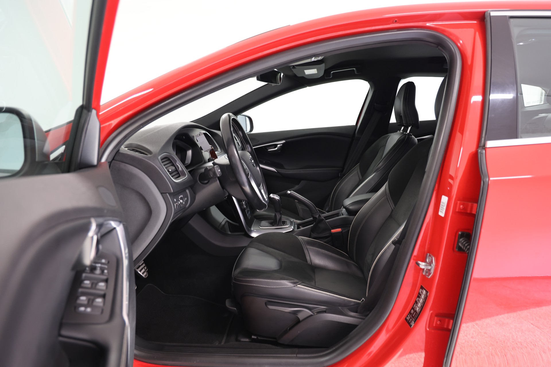 VOLVO V40 D3 R-Design-image-5