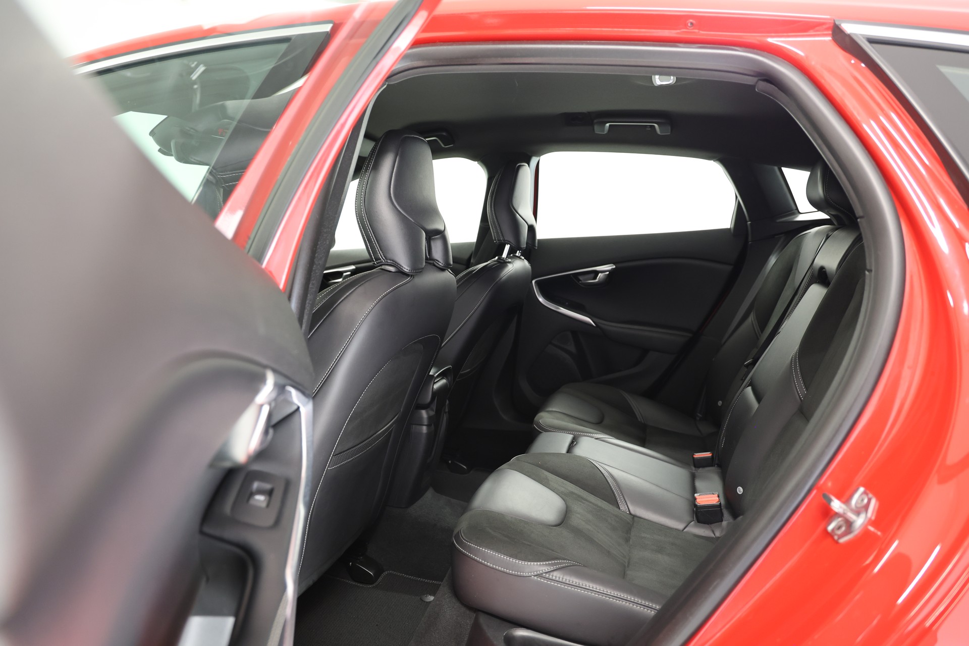 VOLVO V40 D3 R-Design-image-14