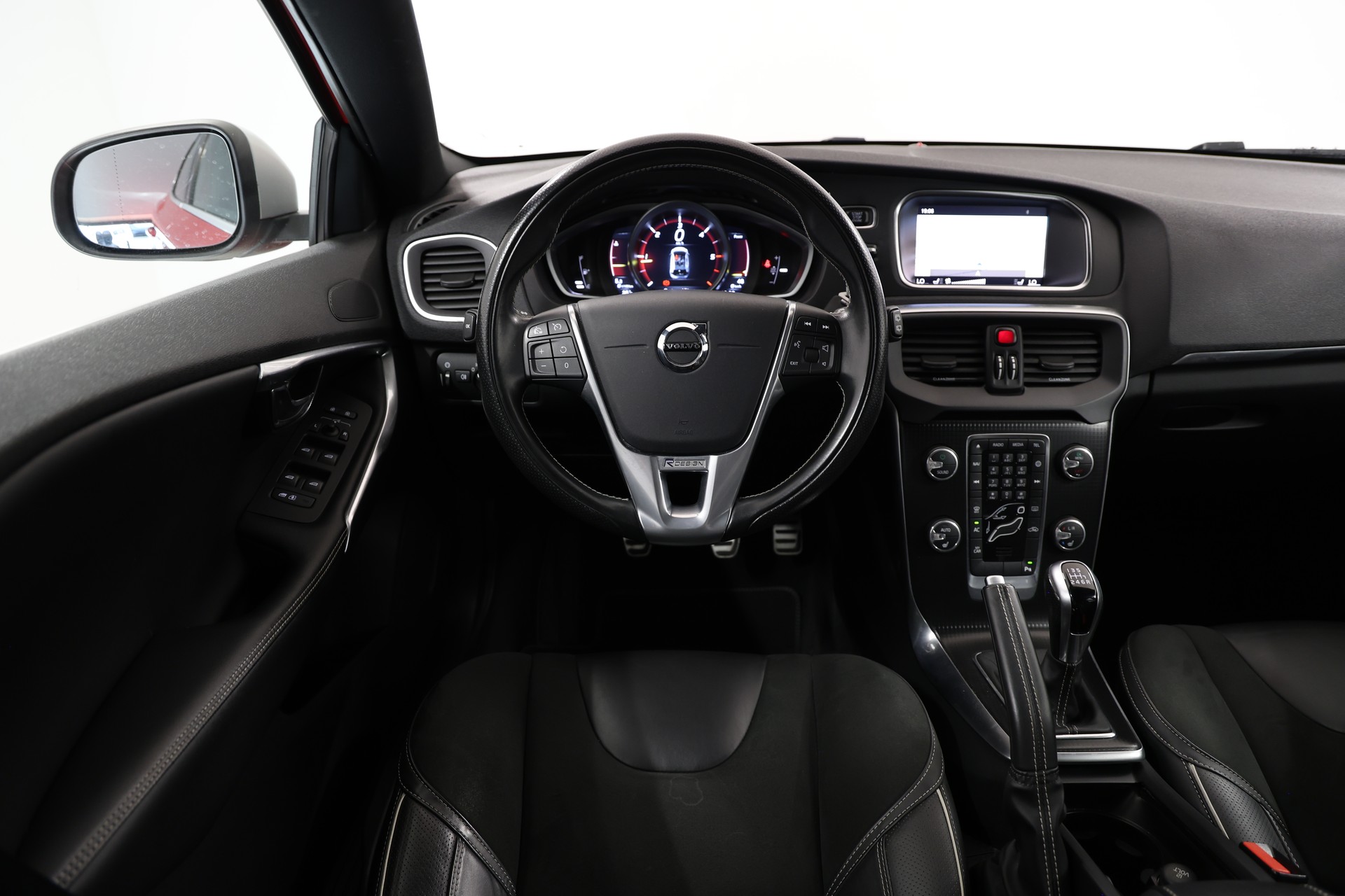 VOLVO V40 D3 R-Design-image-8