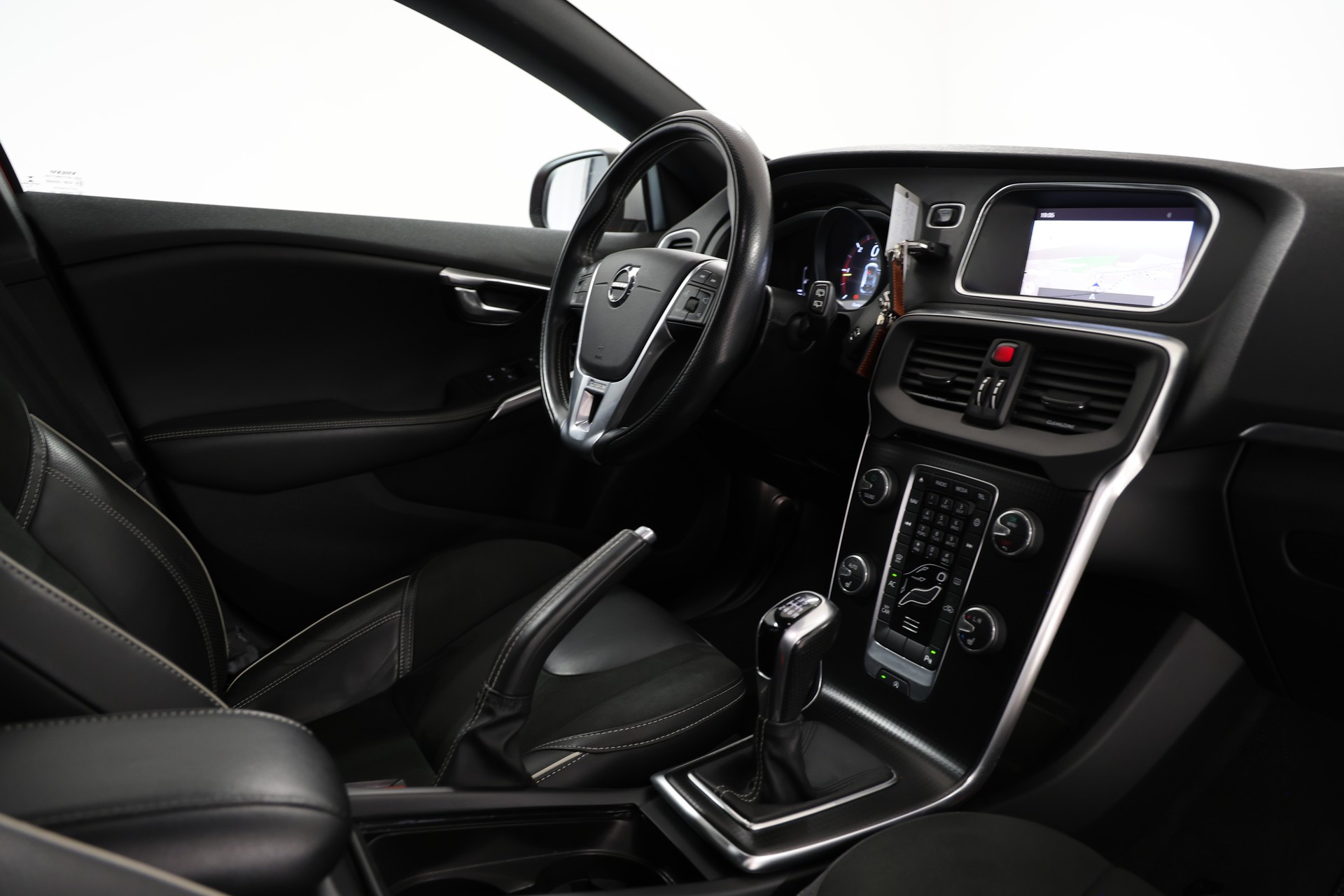 VOLVO V40 D3 R-Design-image-12