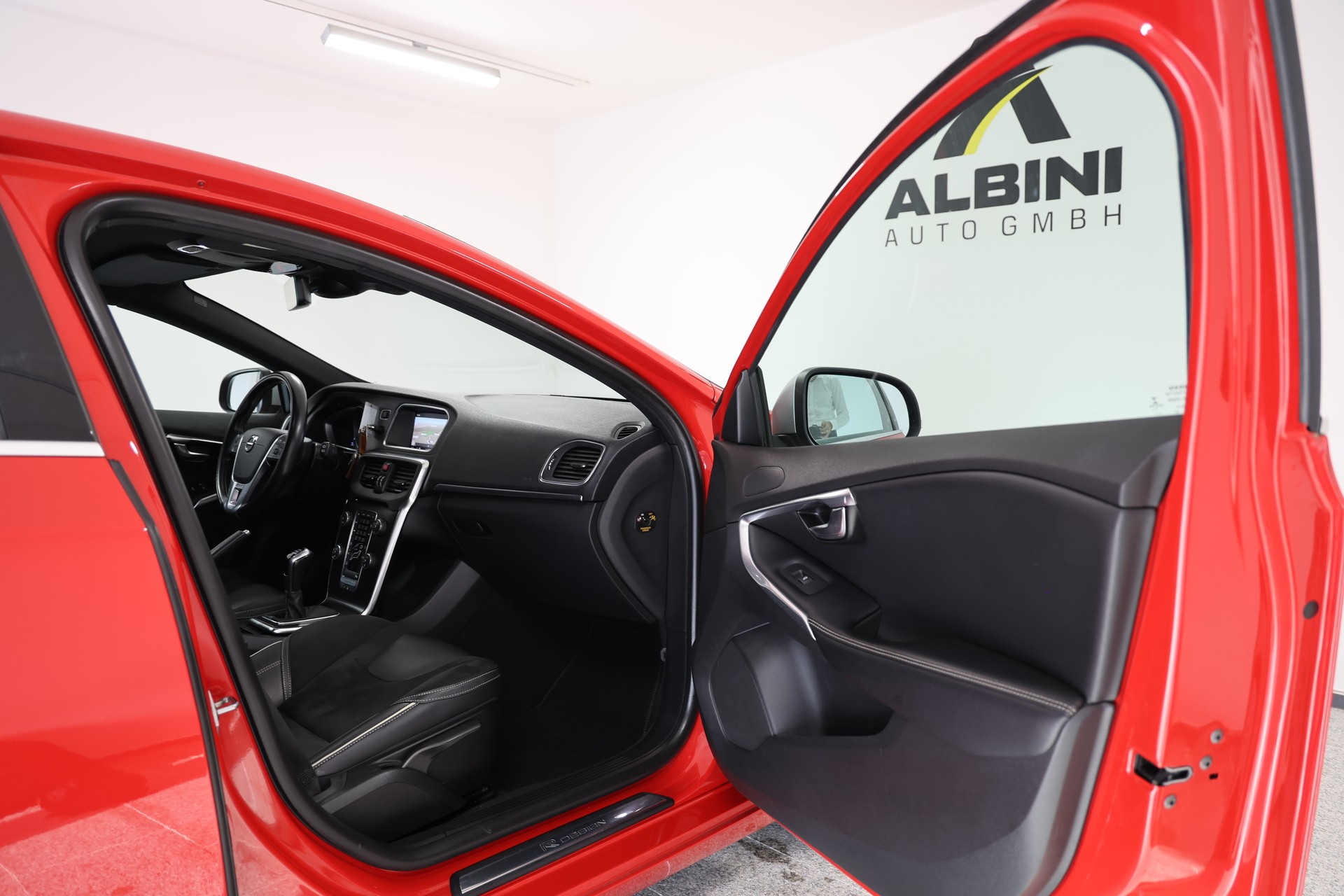 VOLVO V40 D3 R-Design-image-10