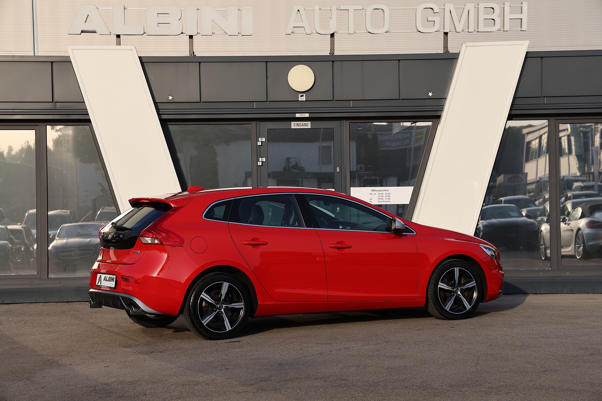 VOLVO V40 D3 R-Design-image-2