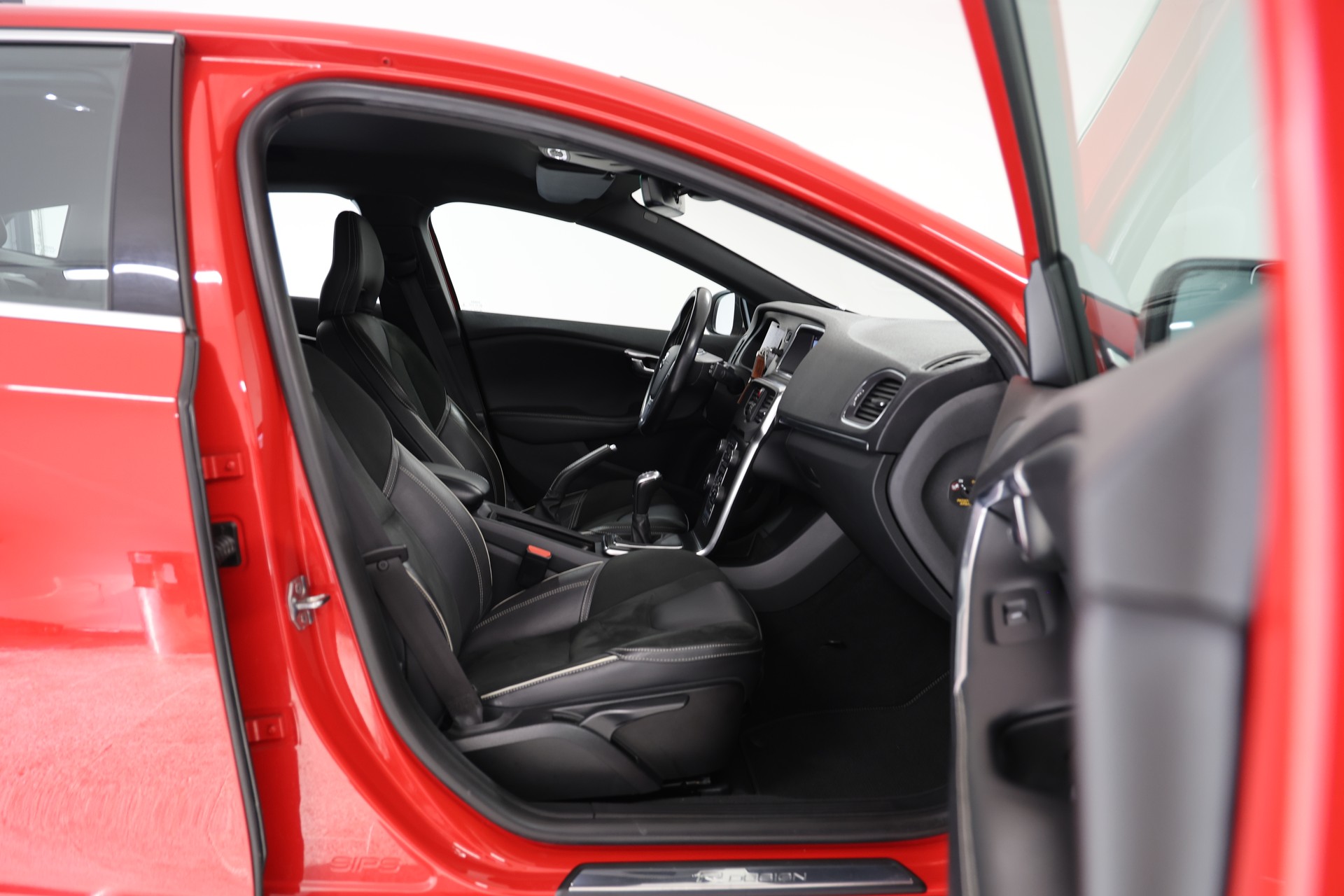 VOLVO V40 D3 R-Design-image-11