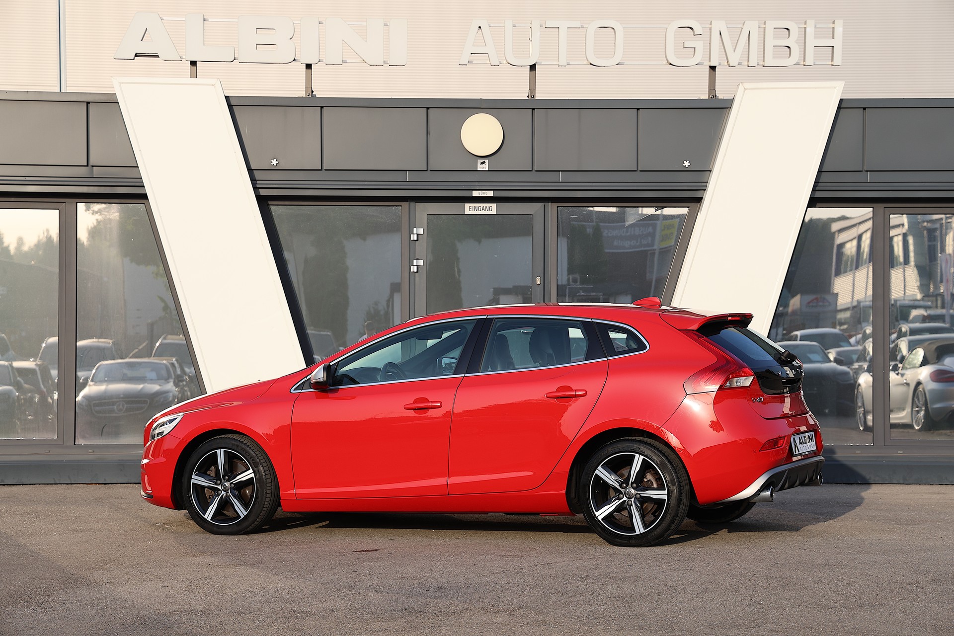 VOLVO V40 D3 R-Design-image-3